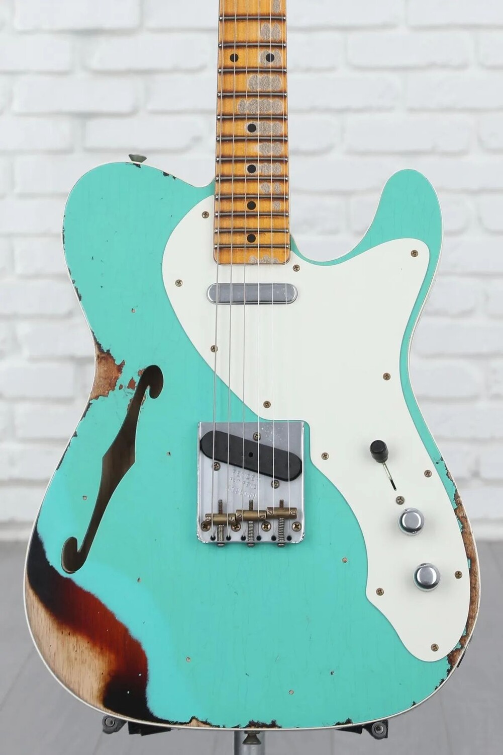 

Новый ограниченный выпуск Fender Custom Shop Telecaster Thinline Heavy Relic 50-х годов — Aged Surf Green с 3-цветным Sunburst