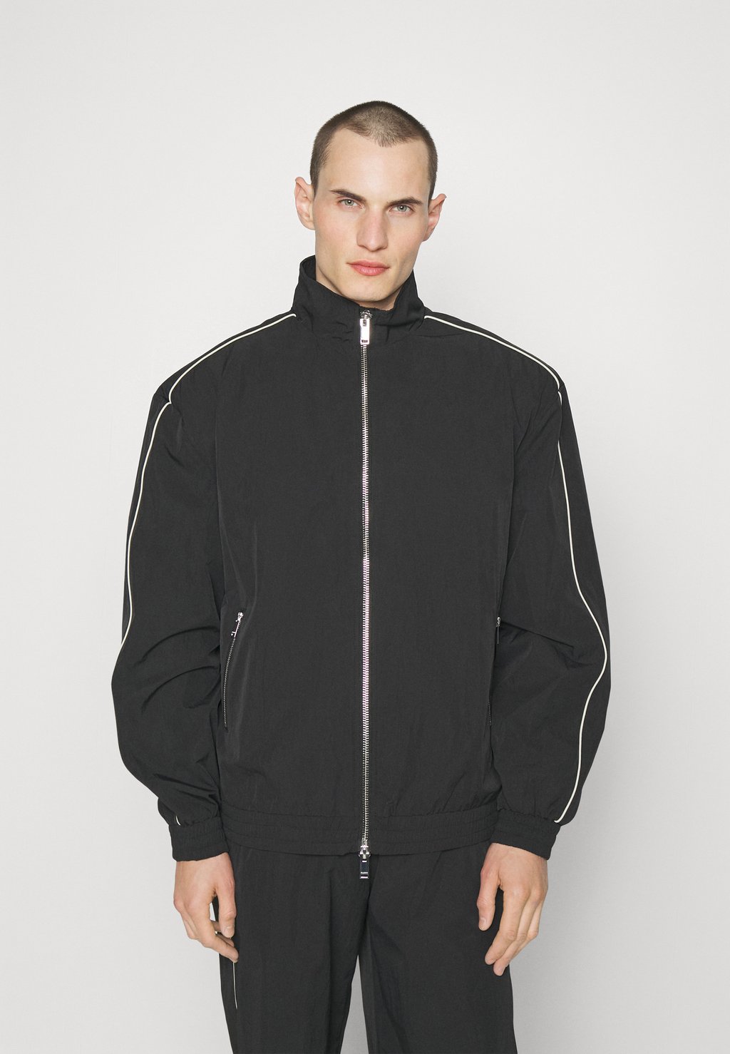 Куртка для тренировок NYLON OVERSIZED TRACK TOP Han Kjøbenhavn, цвет black