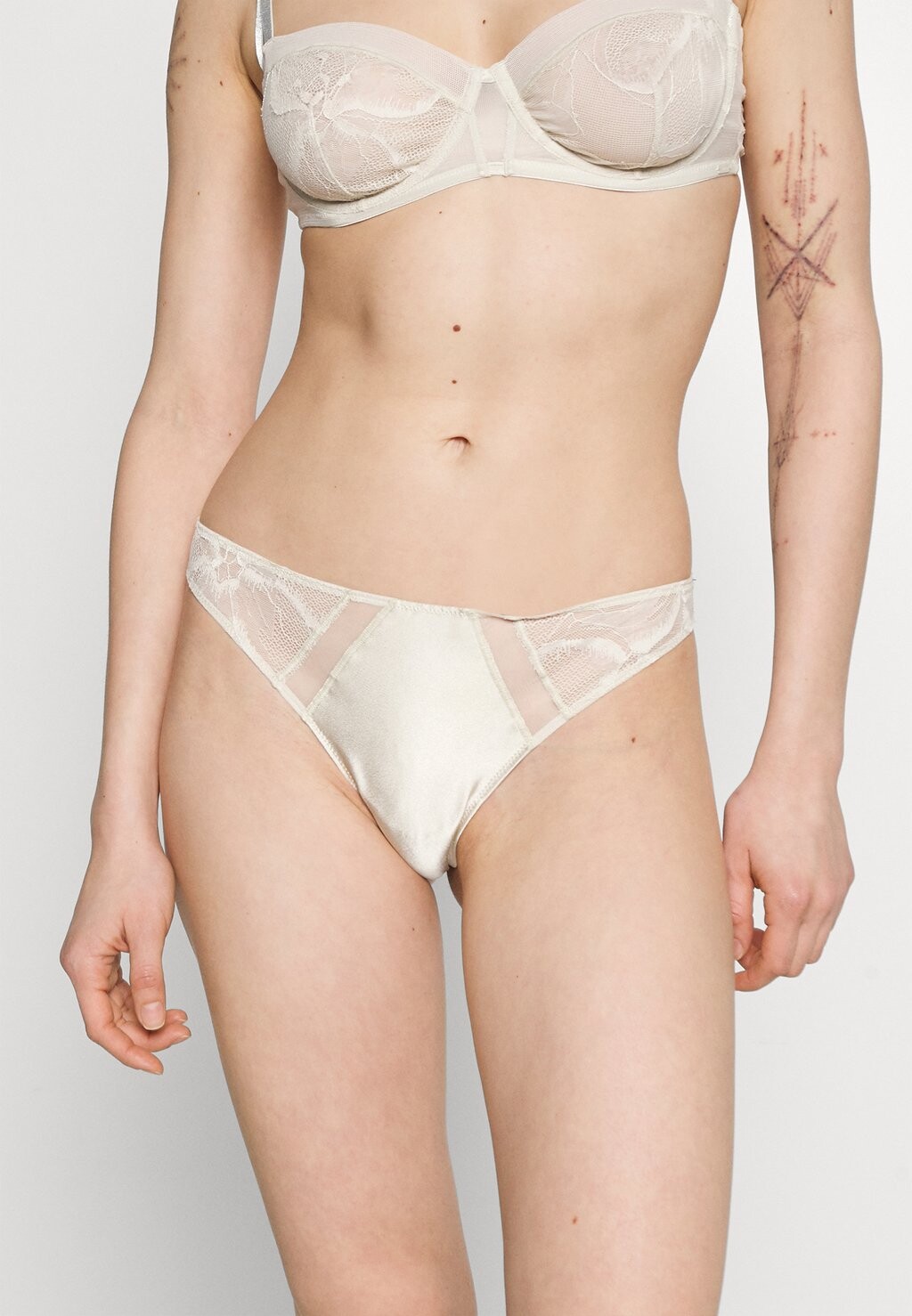 

Стринги Calvin Klein Underwear