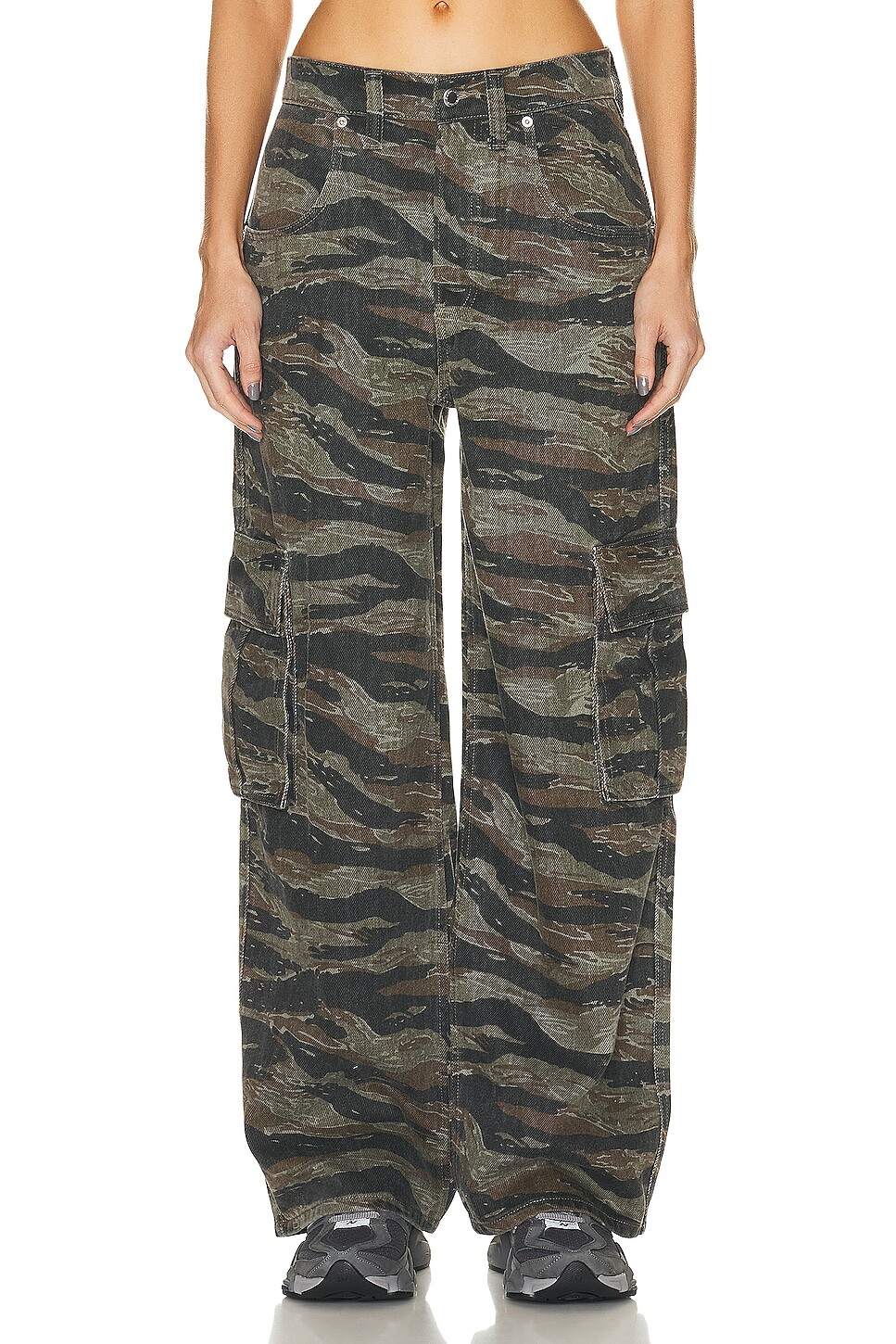 

Брюки Alexander Wang Camo Bagged Out Pocket, цвет Camo