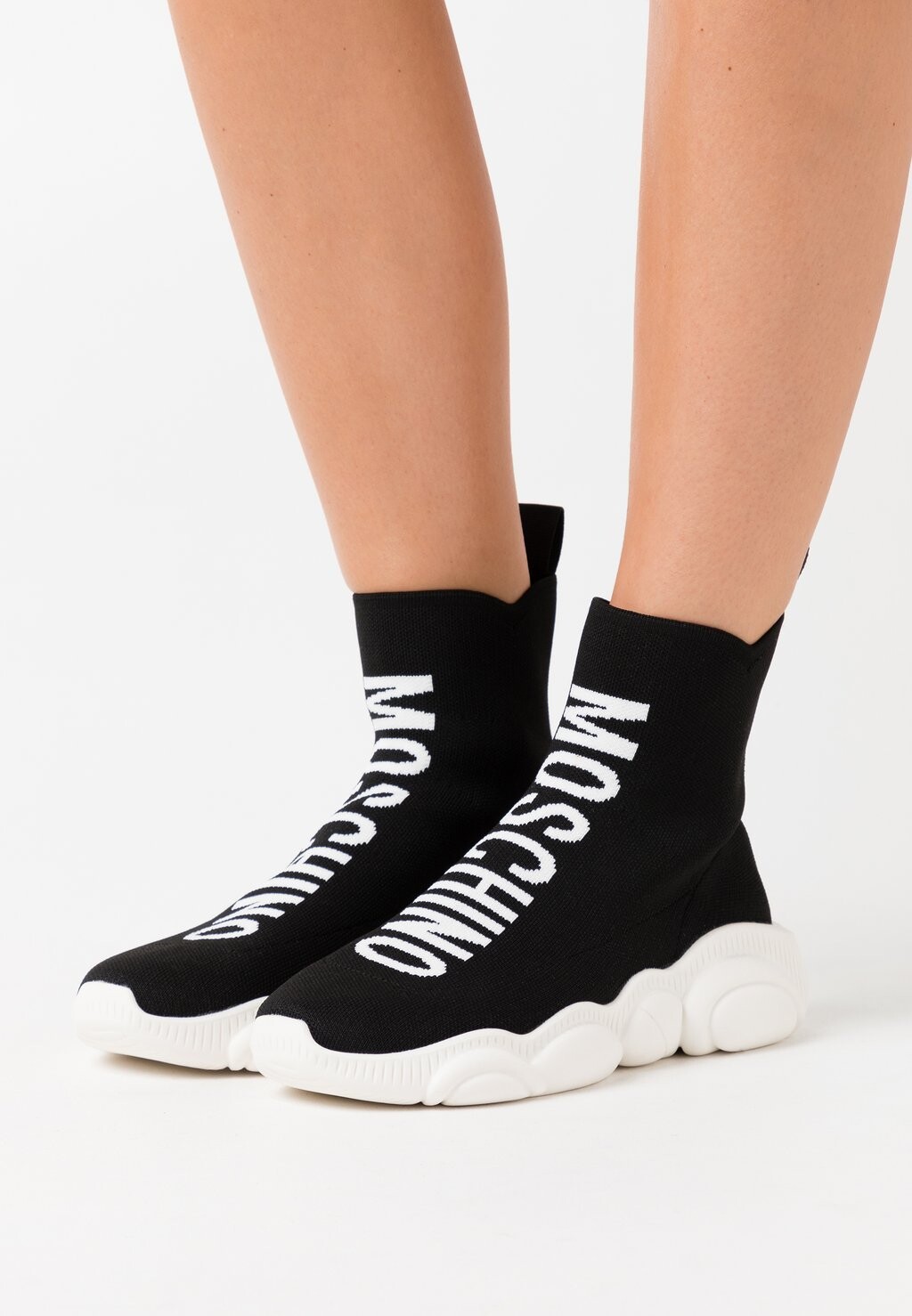 

Высокие кроссовки MOSCHINO