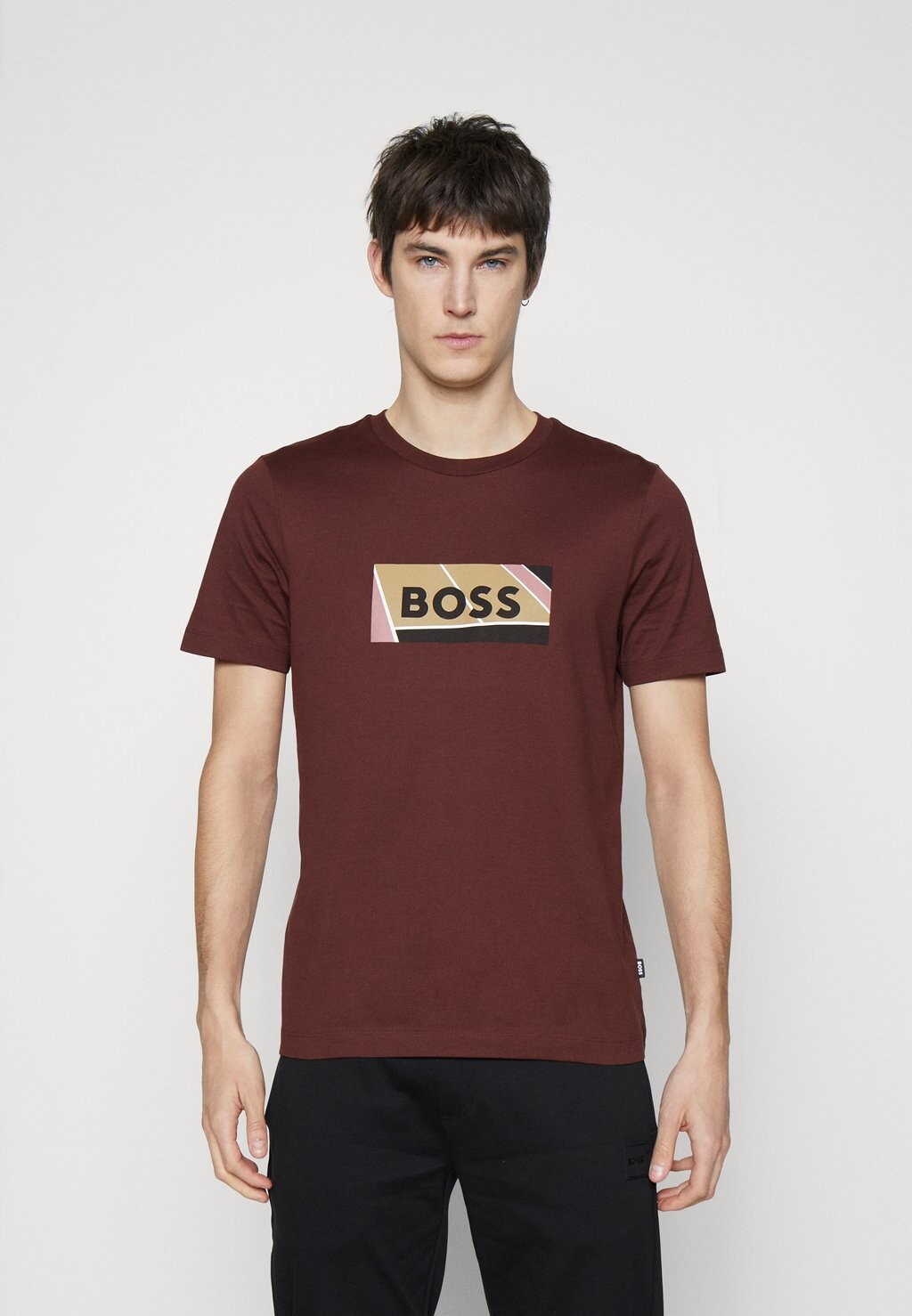 

Футболка с принтом BOSS, красный