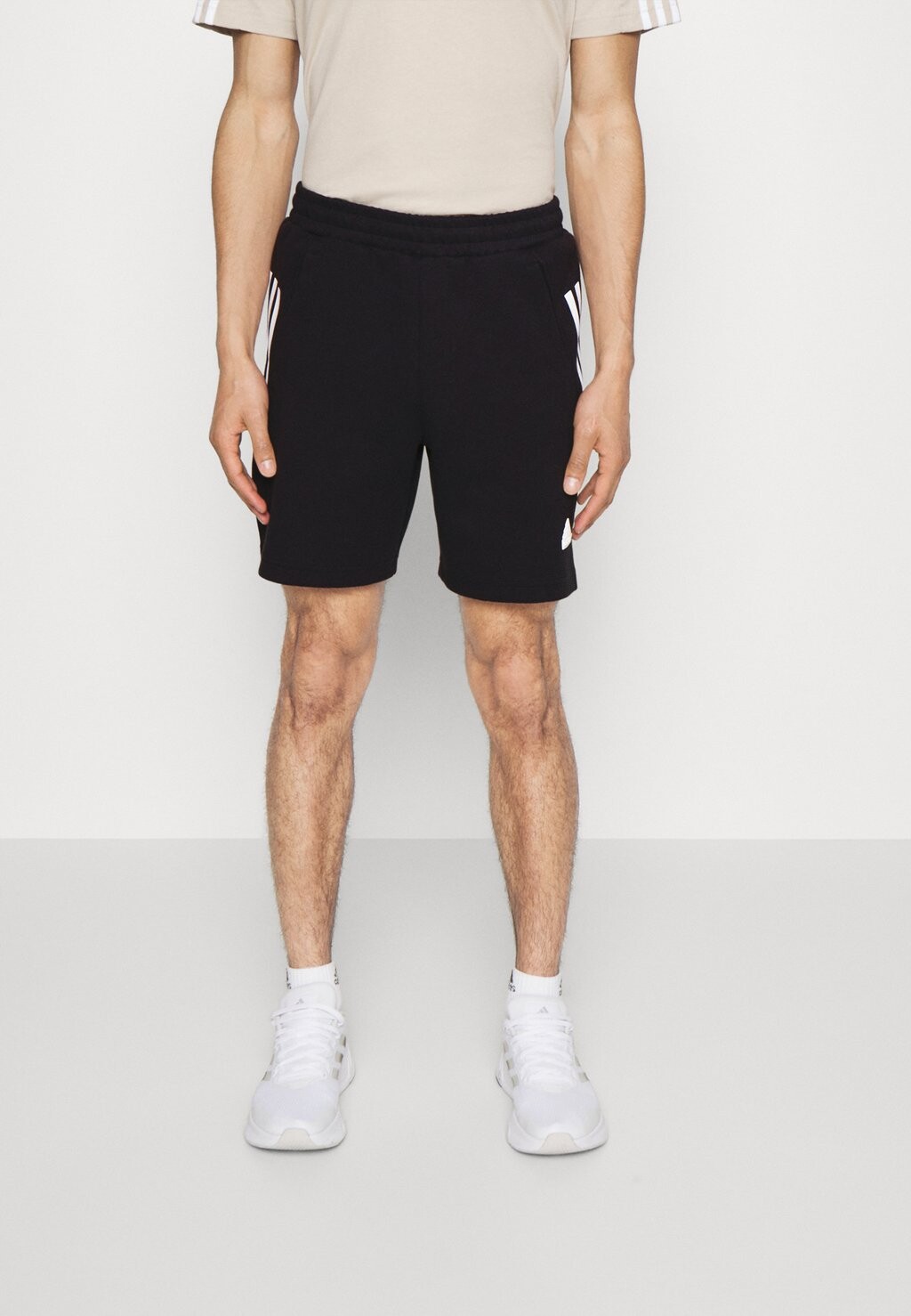 

Спортивные шорты Adidas