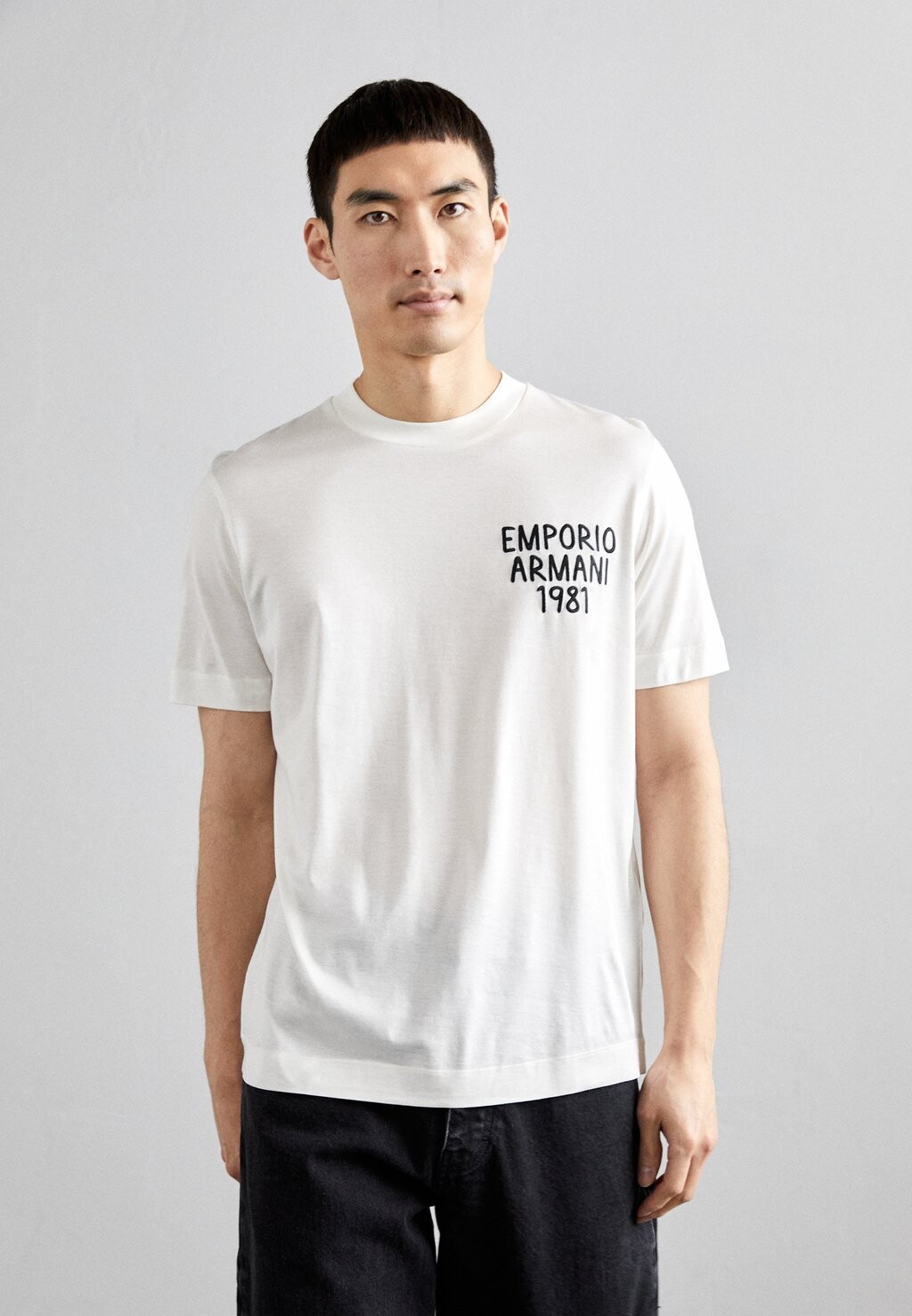 

Футболка с принтом Emporio Armani, молочный