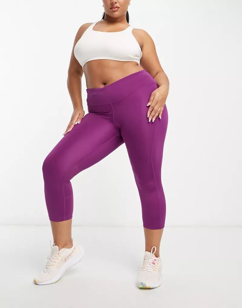 

Фиолетовые укороченные леггинсы Nike Plus Fast Dri-FIT