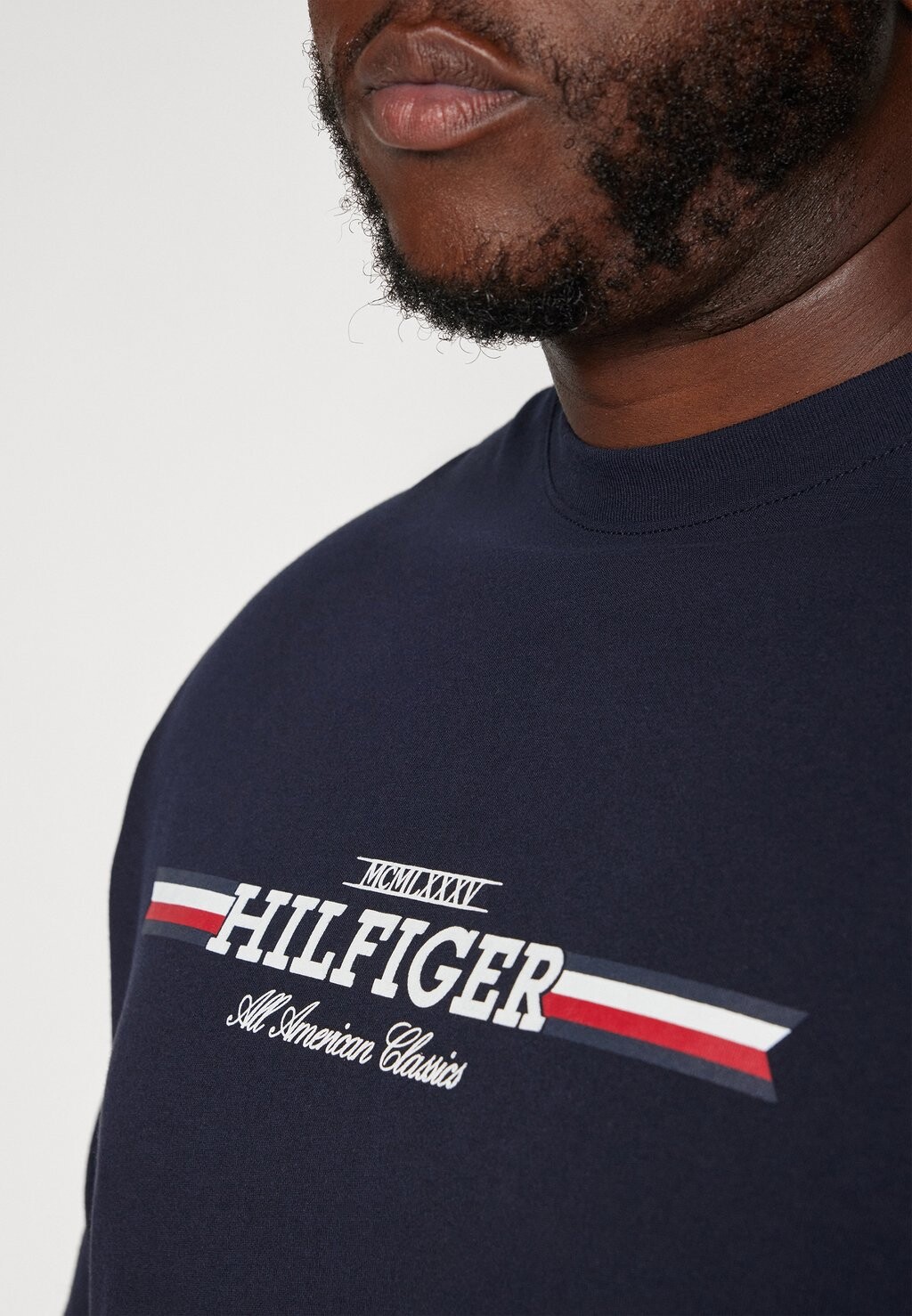 

Футболка с принтом CHEST STRIPE TEE Tommy Hilfiger, темно-синий