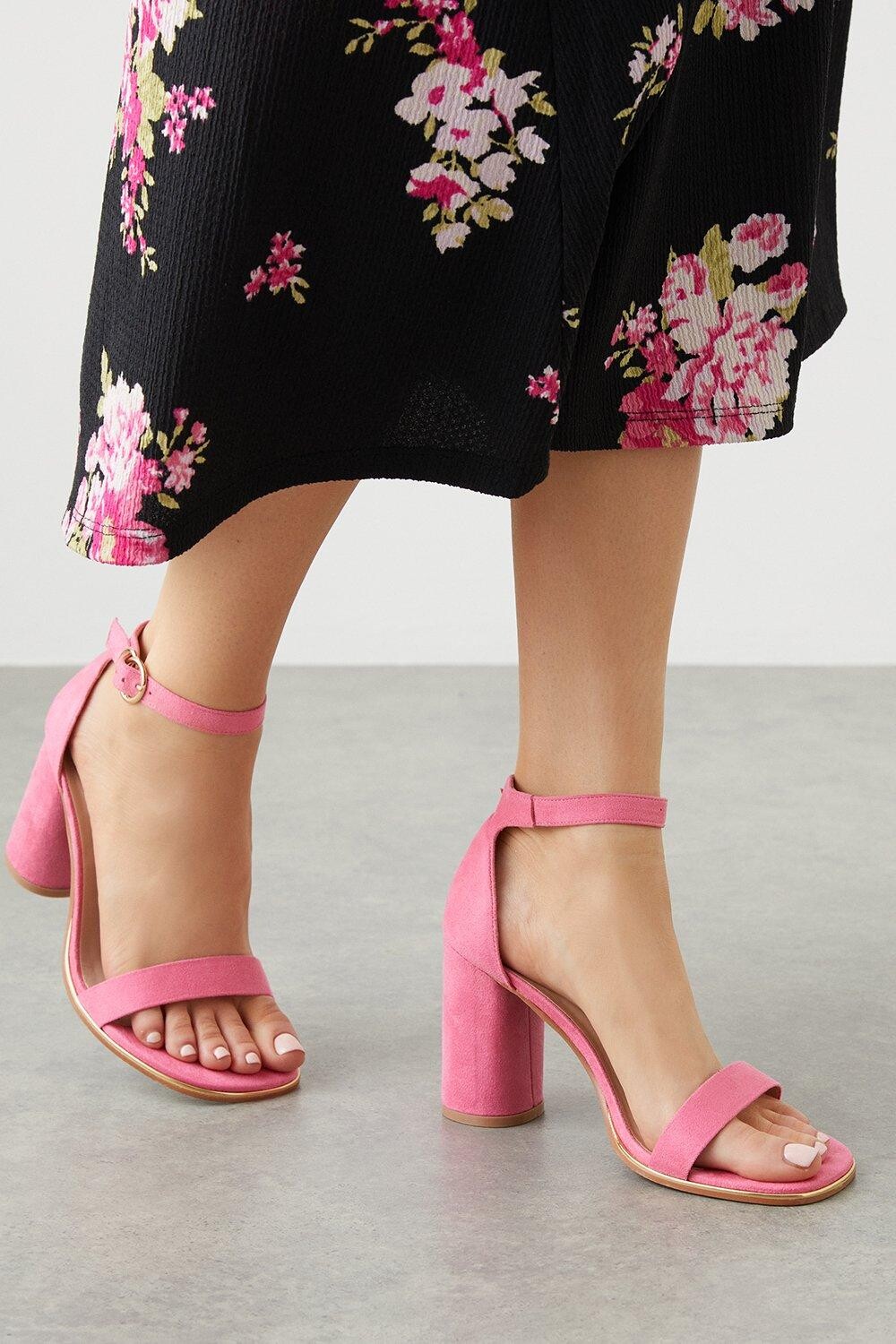 

Очень широкие босоножки Sweetie на блочном каблуке Dorothy Perkins, розовый