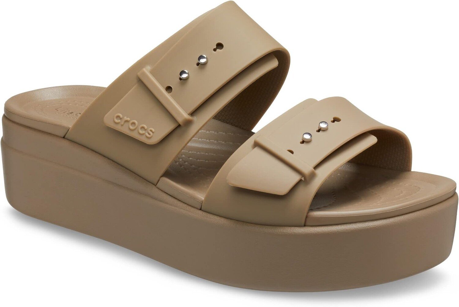 

Сандалии на плоской подошве Brooklyn Buckle Low Wedge Crocs, хаки