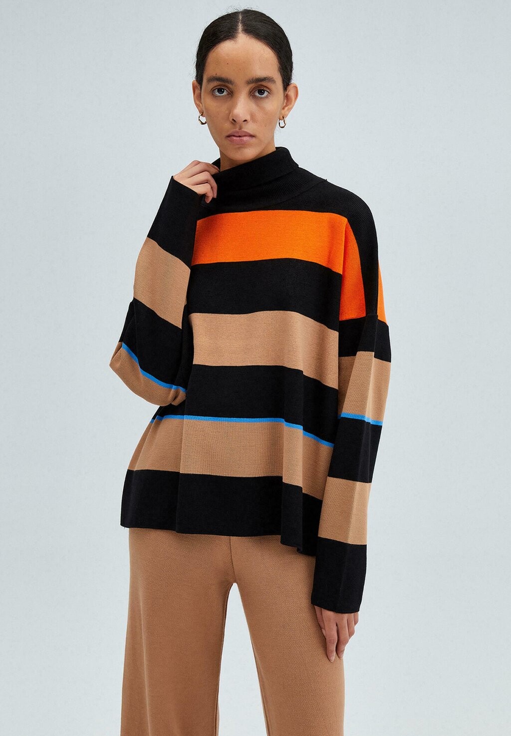 

Свитер Turtleneck Striped Touché Privé, черный