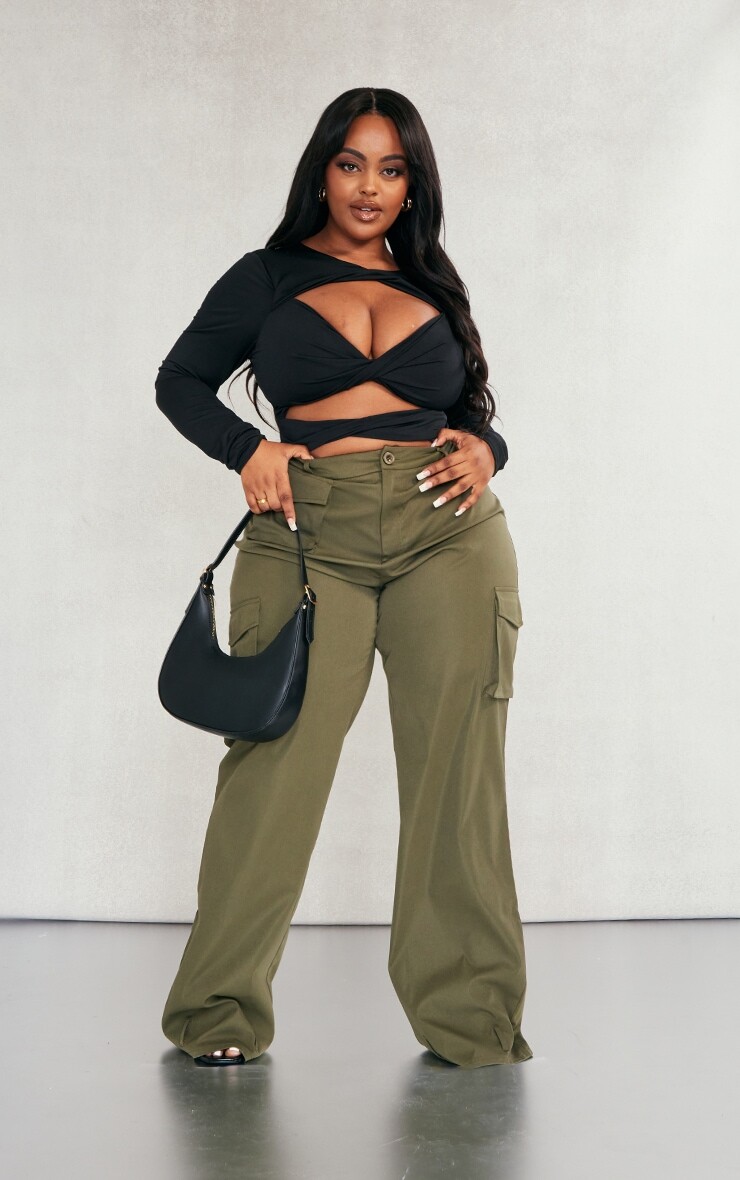 

PrettyLittleThing Черное облегающее боди с длинными рукавами и вырезами Plus