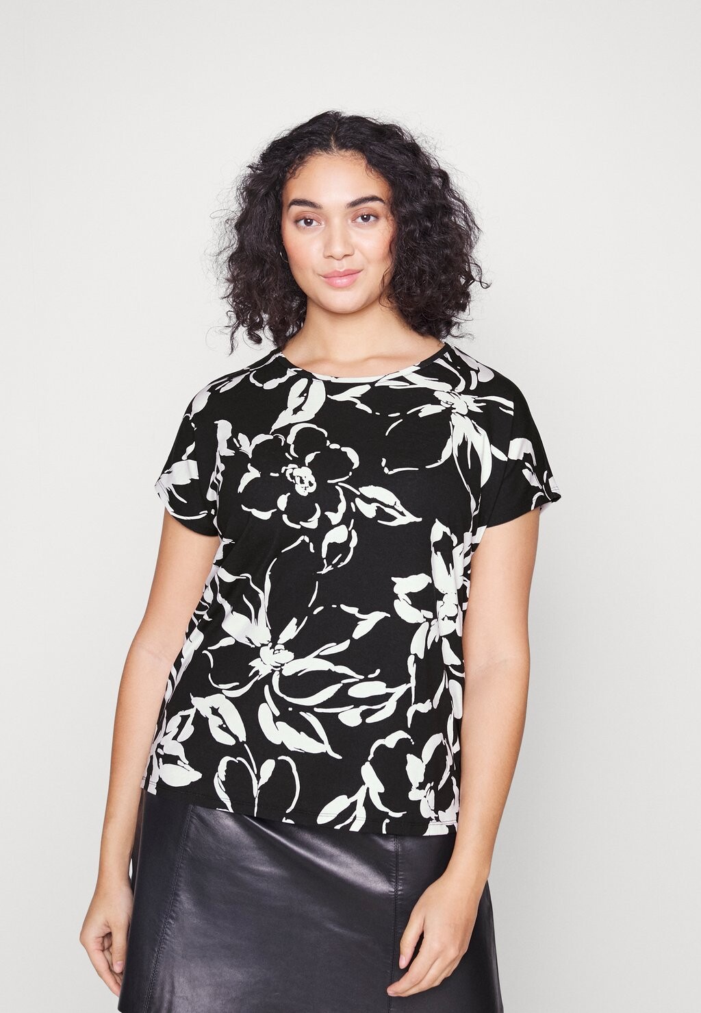 

Футболка с принтом Vero Moda