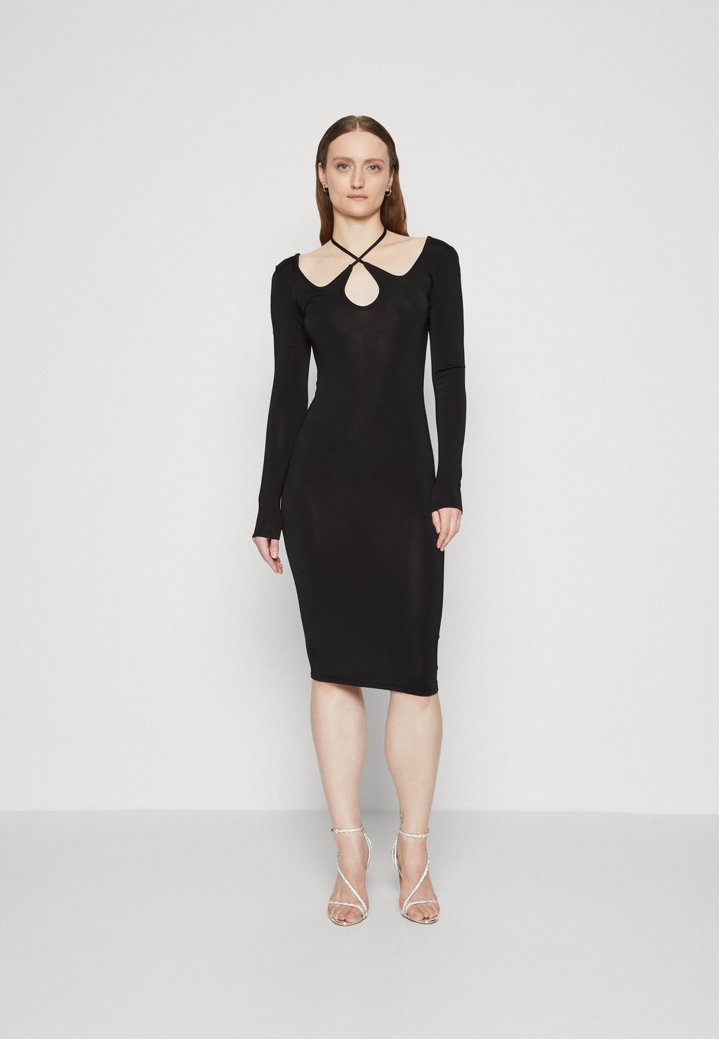 цена Платье из джерси NIKKI SWEATER DRESS MARCIANO BY GUESS, черный