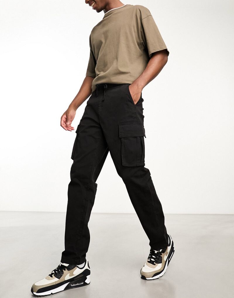 

Черные брюки карго Bershka