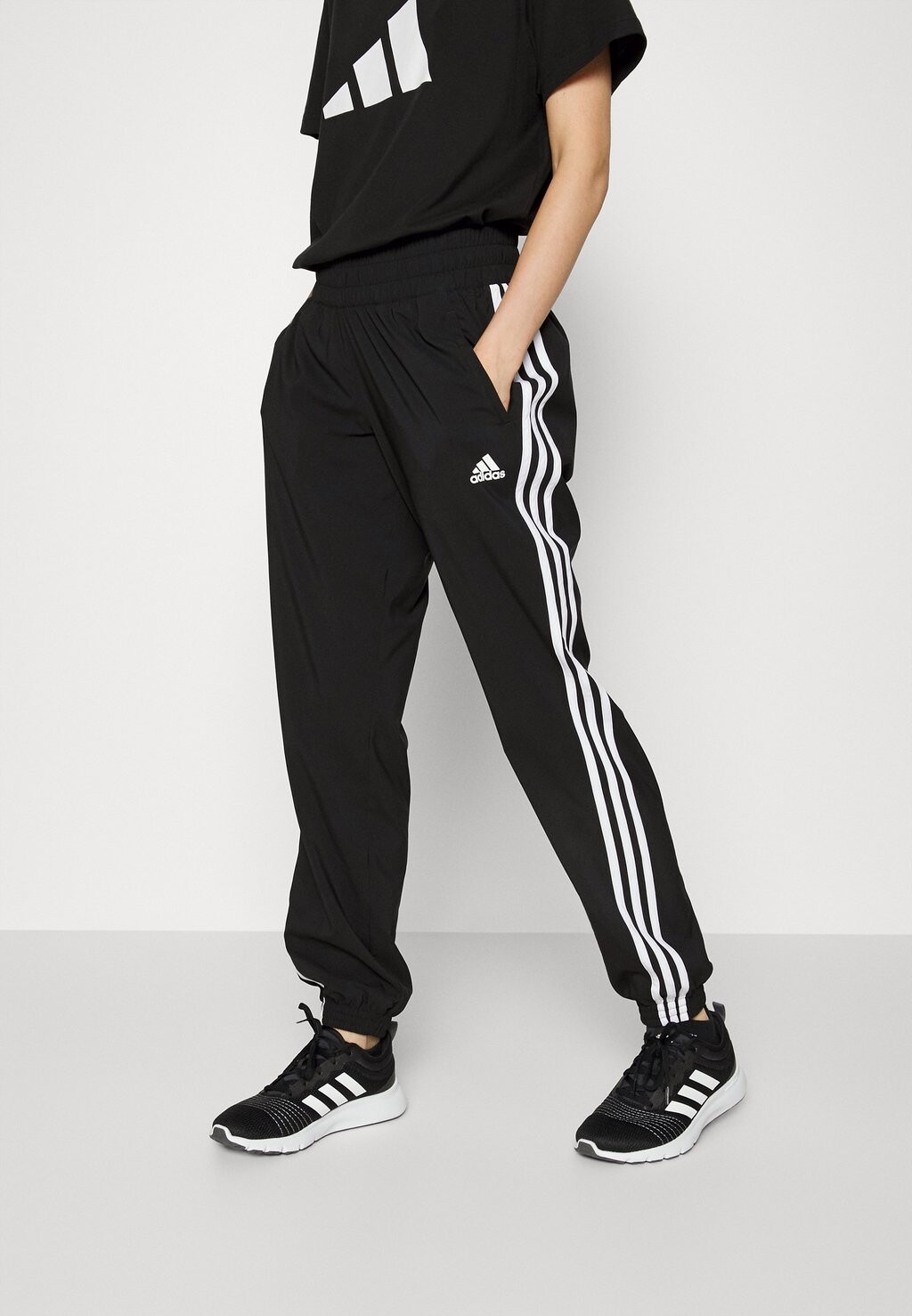 

Спортивные брюки Adidas, черный