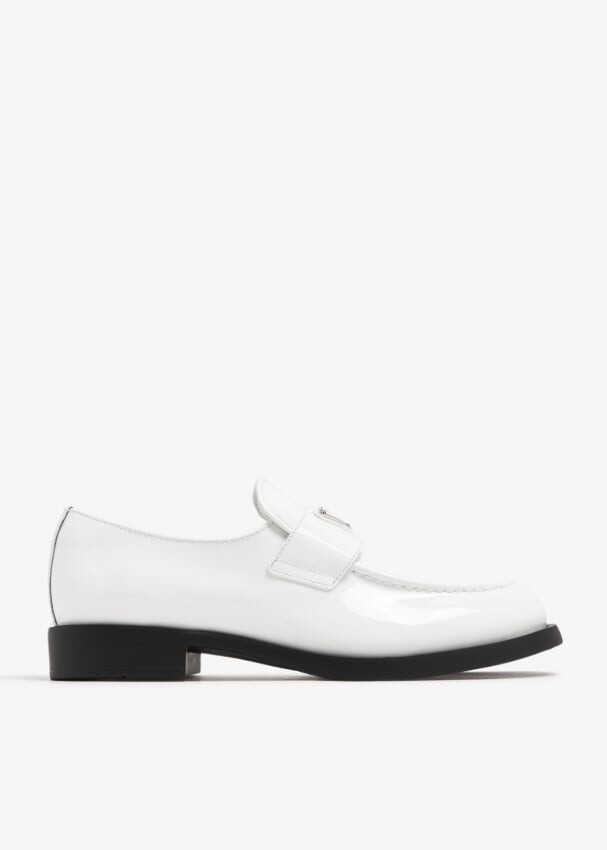 цена Лоферы Prada Patent Leather, белый