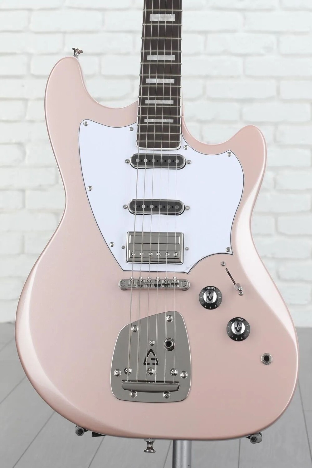 

Электрогитара Guild Surfliner Deluxe Solidbody — розовый кварц, металлик