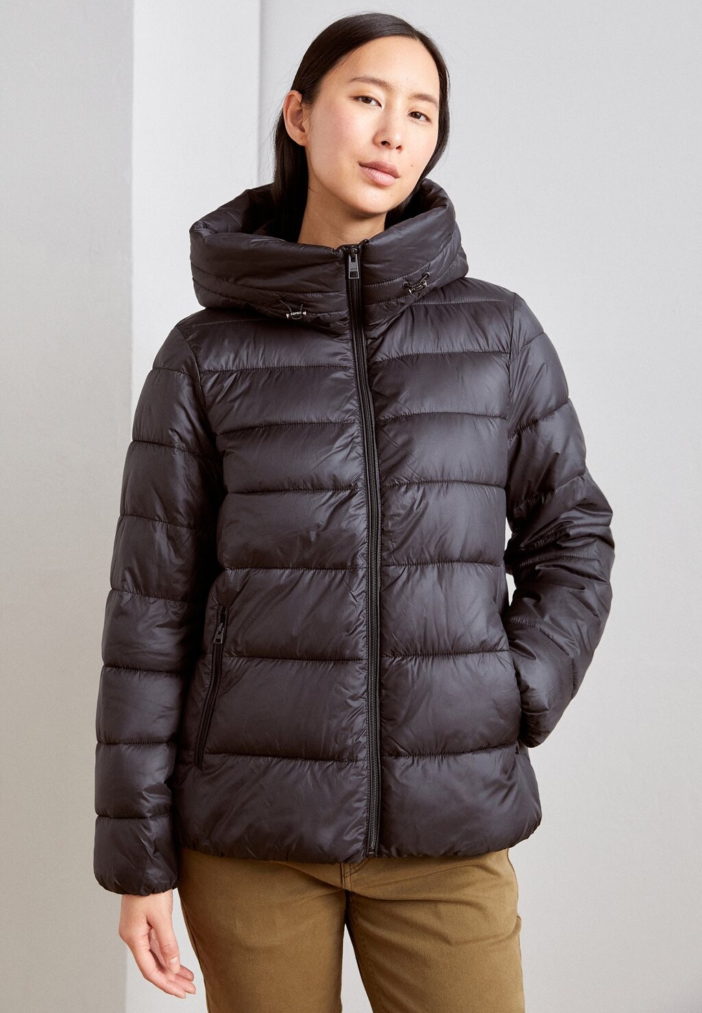

Зимняя куртка Esprit, черный
