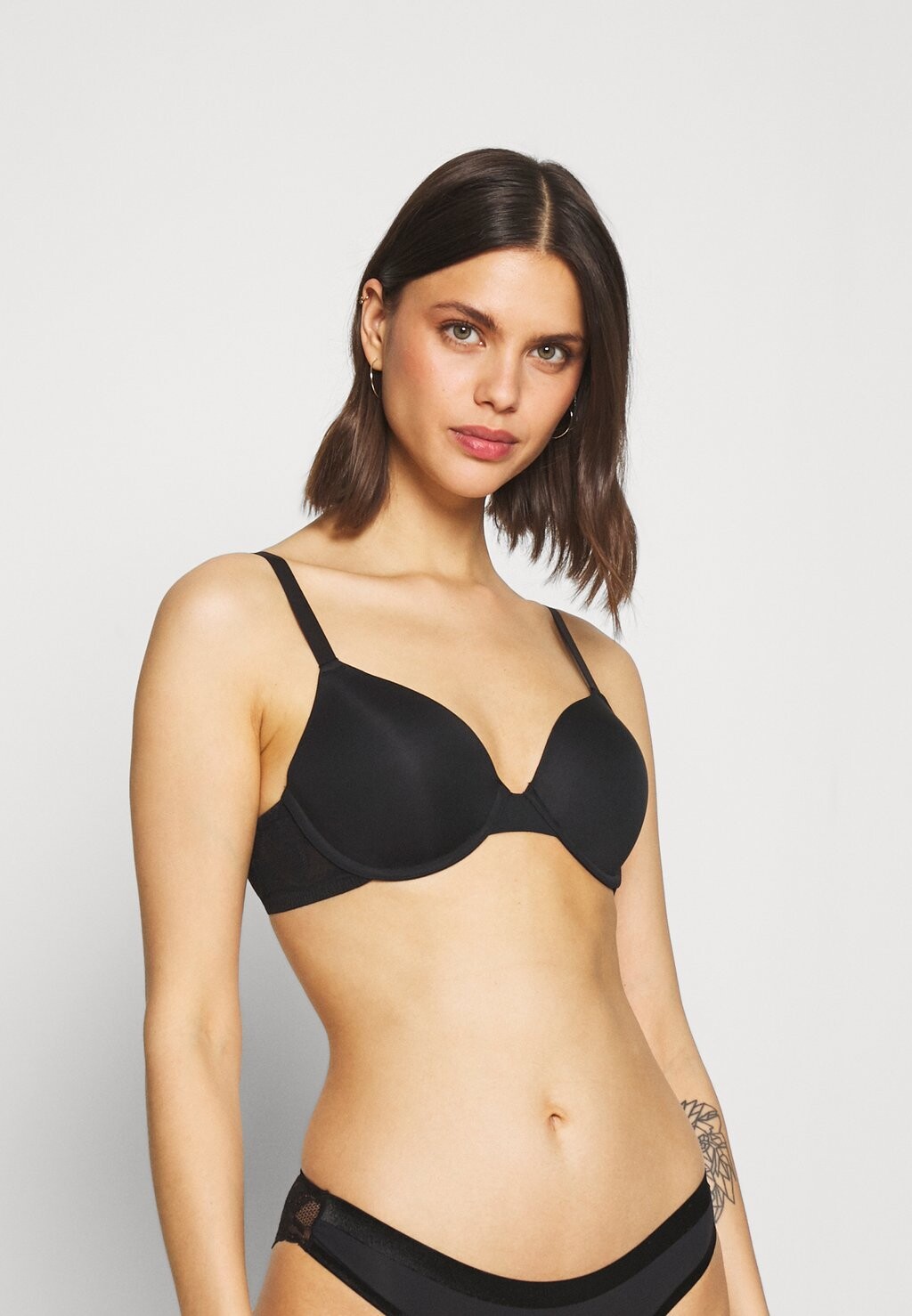 

Бюстгальтер на косточках DKNY, черный