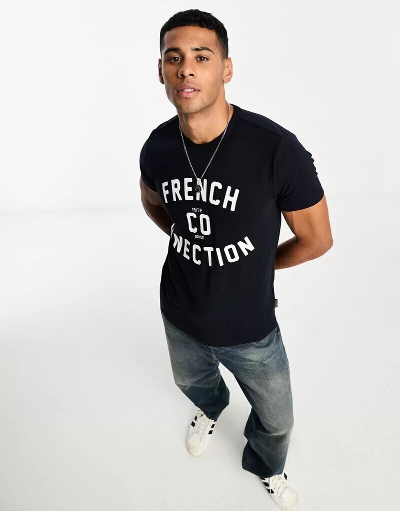 

Темно-синяя футболка с логотипом French Connection