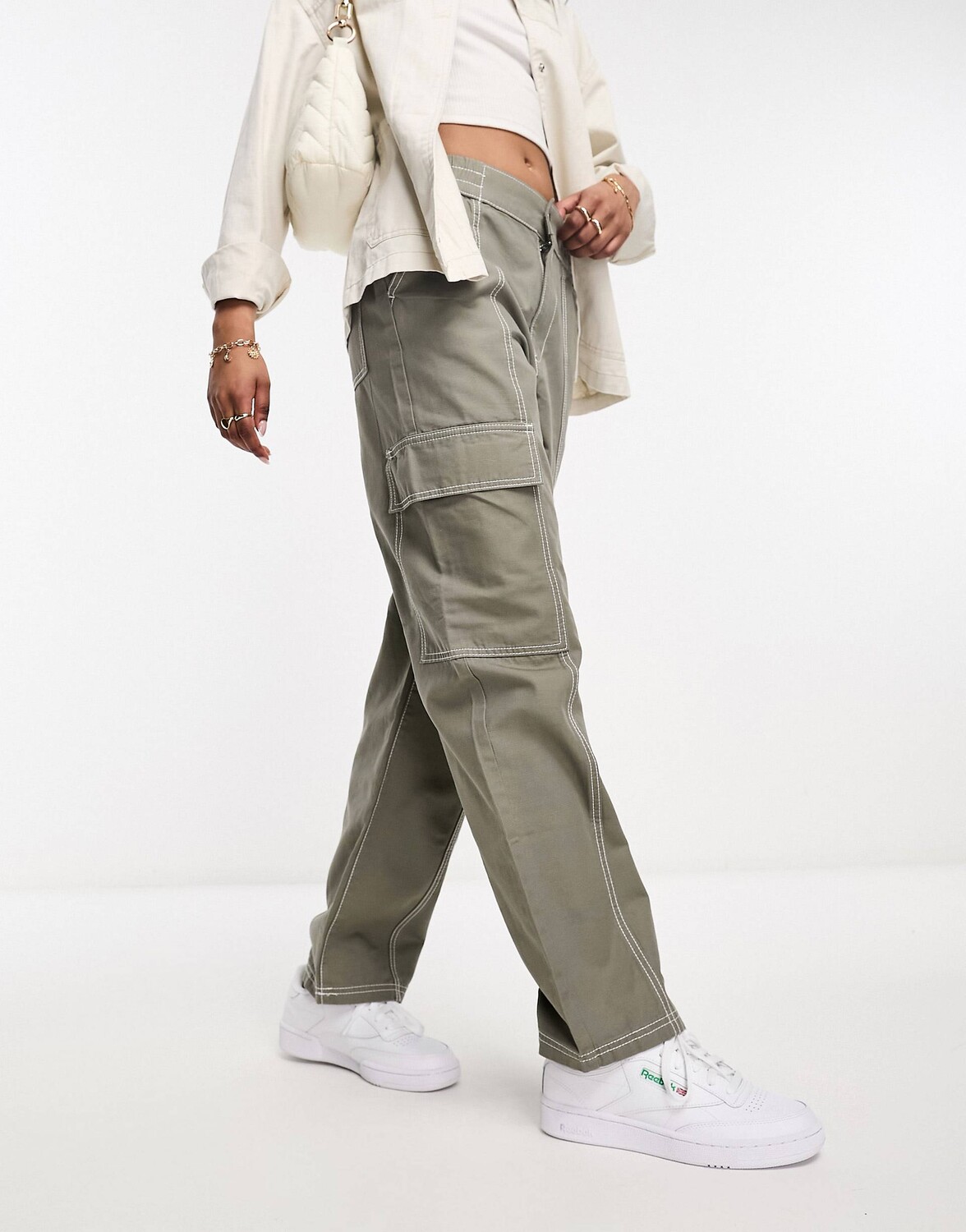 

Брюки карго цвета хаки с контрастной отстрочкой ASOS DESIGN