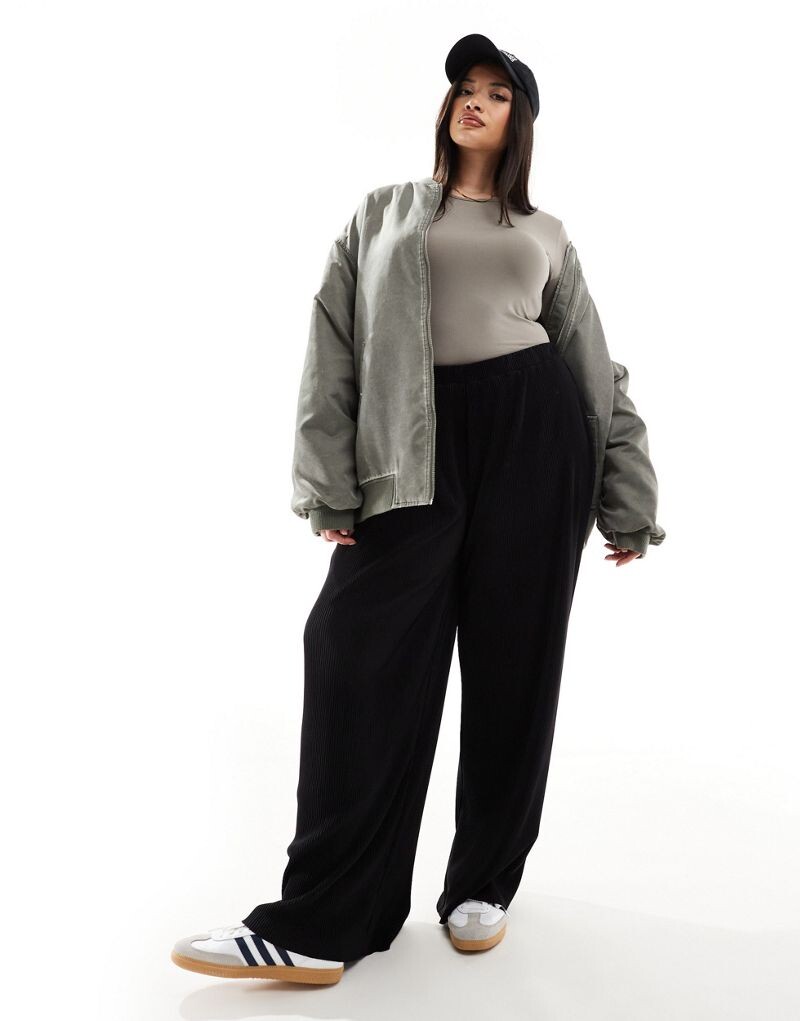 

Черные широкие плиссированные брюки ASOS DESIGN Curve