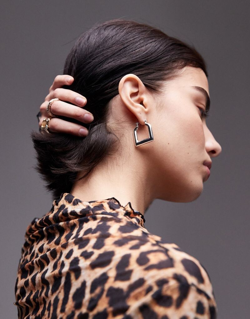 

Квадратная серьга-кольцо Topshop Elodie, посеребренная