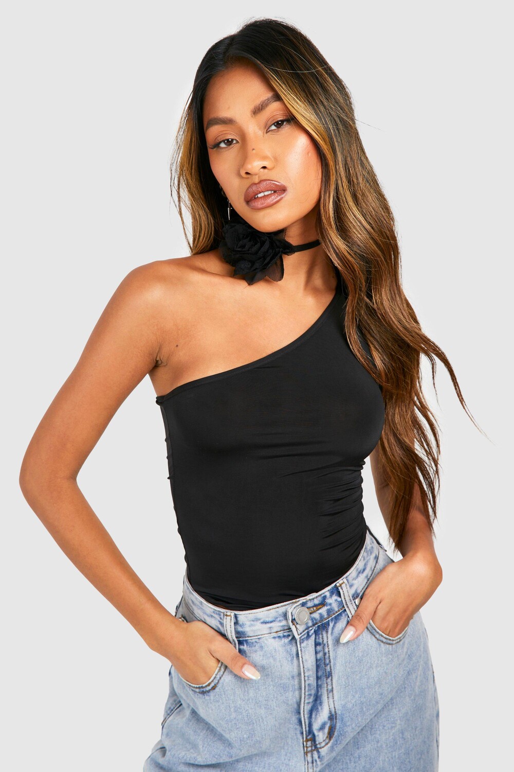 

Комплект облегающего топа на одно плечо и корсажных завязоков Boohoo, черный