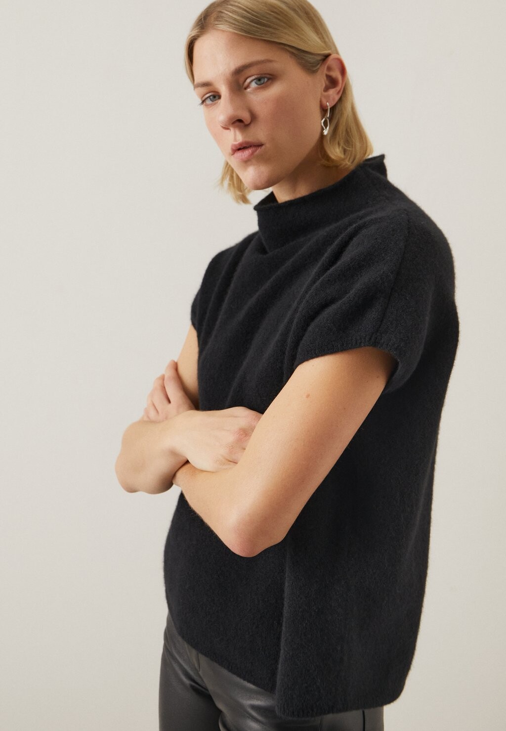 

Базовая футболка Filippa K, черный