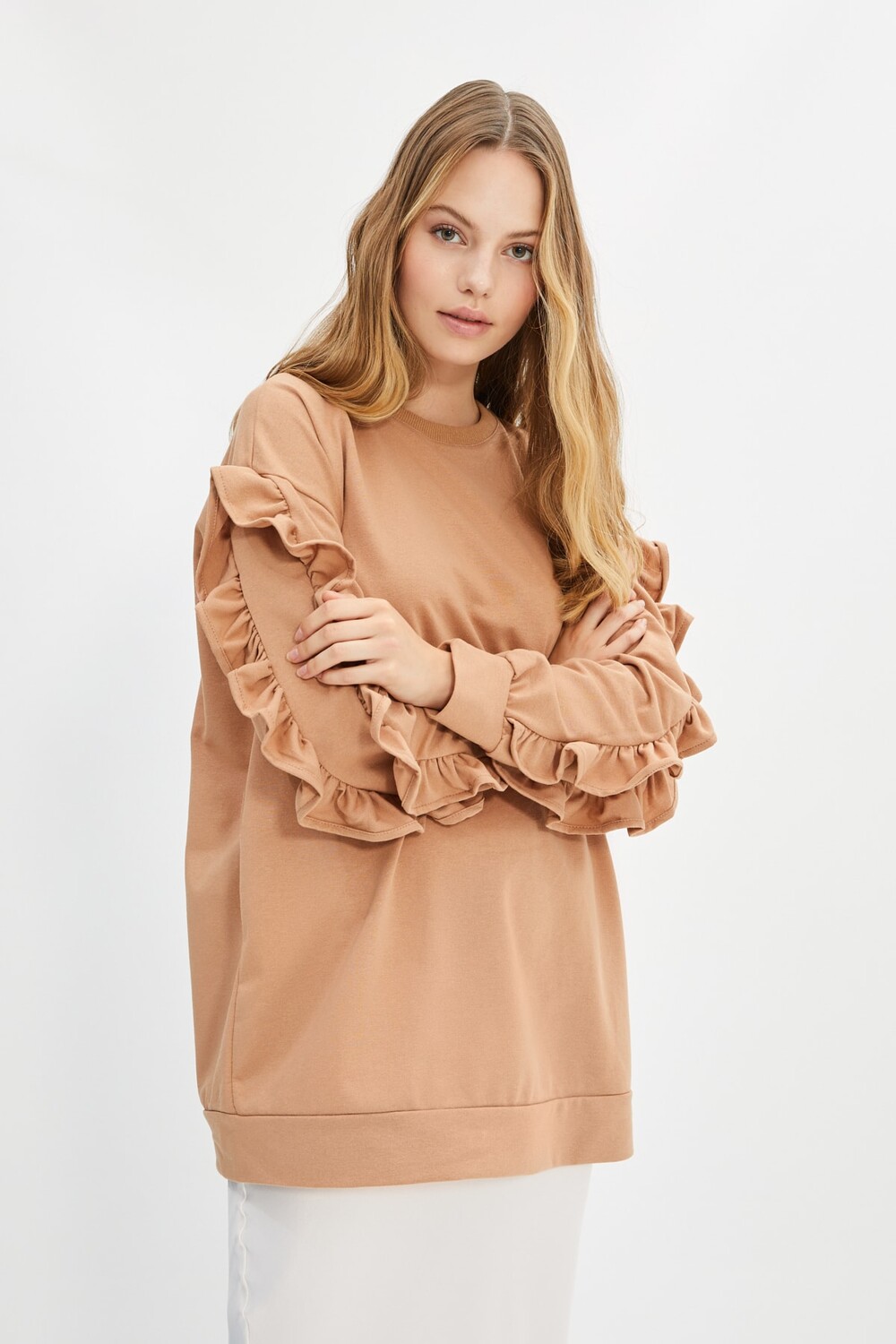 

Бежевый вязаный свитшот с рюшами и рукавами Trendyol Modest