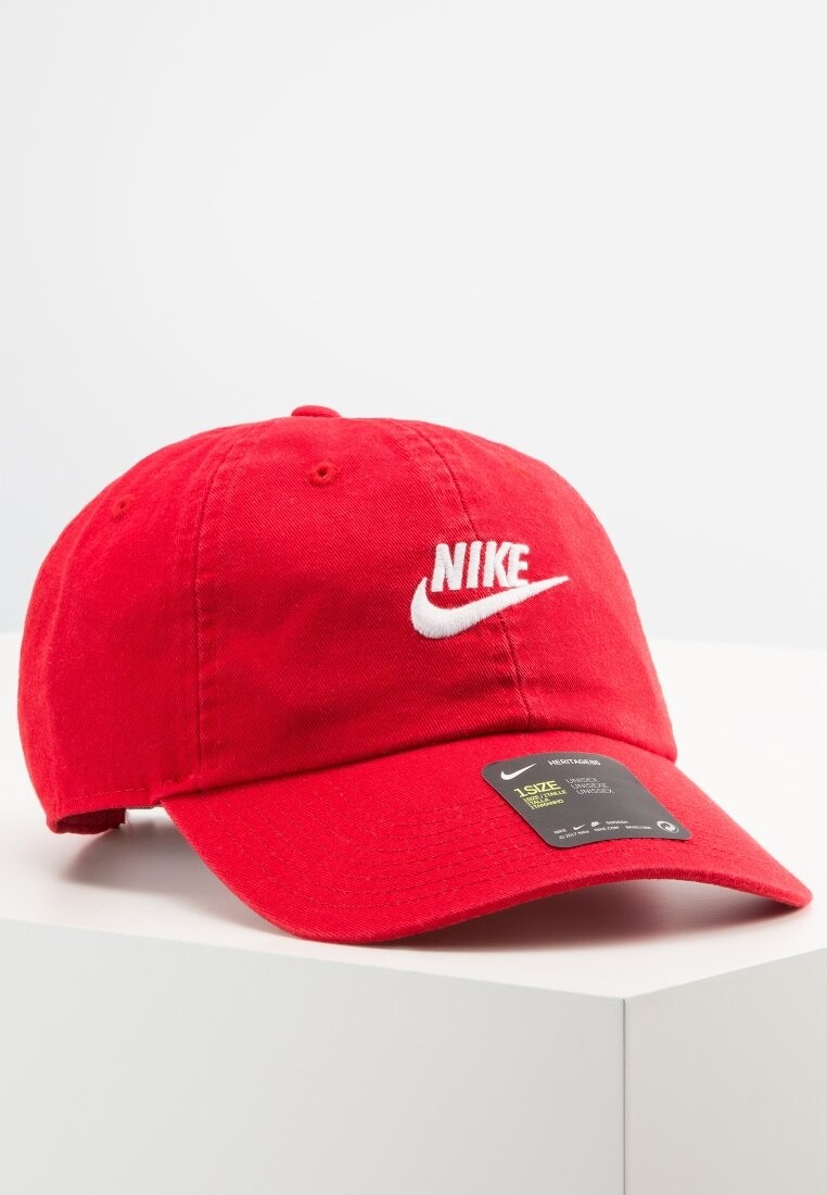 

Бейсболка Nike, красный
