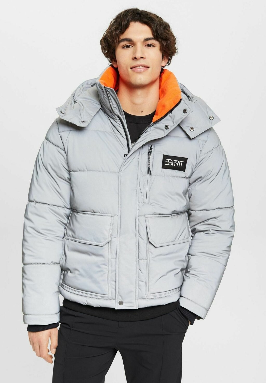 

Зимняя куртка Esprit