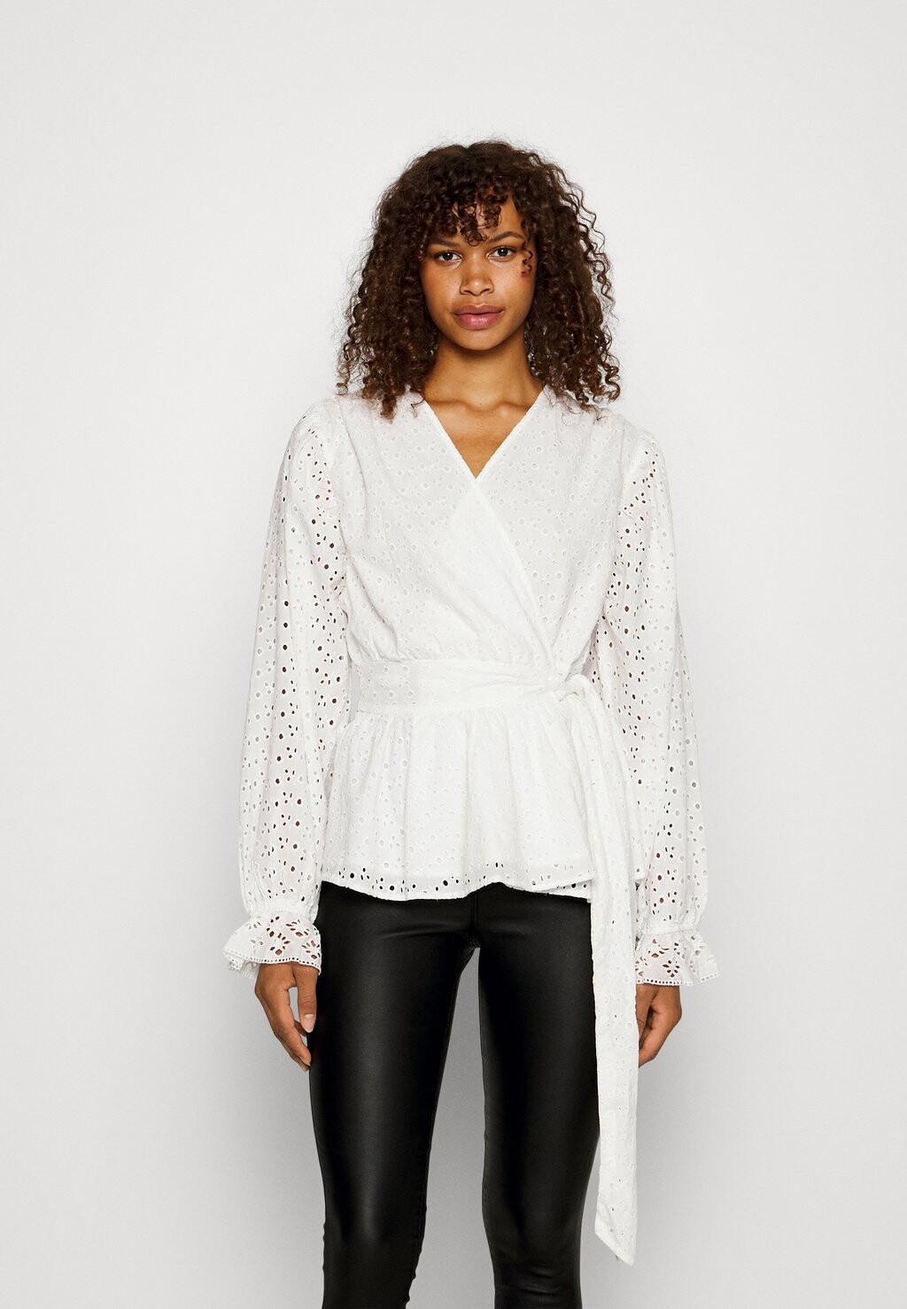 

Блузка YAS YASOLYRA WRAP, цвет star white