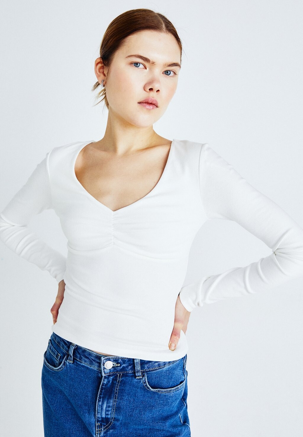 

Футболка с длинными рукавами Long Sleeve Vneck Gina Tricot, цвет off-white