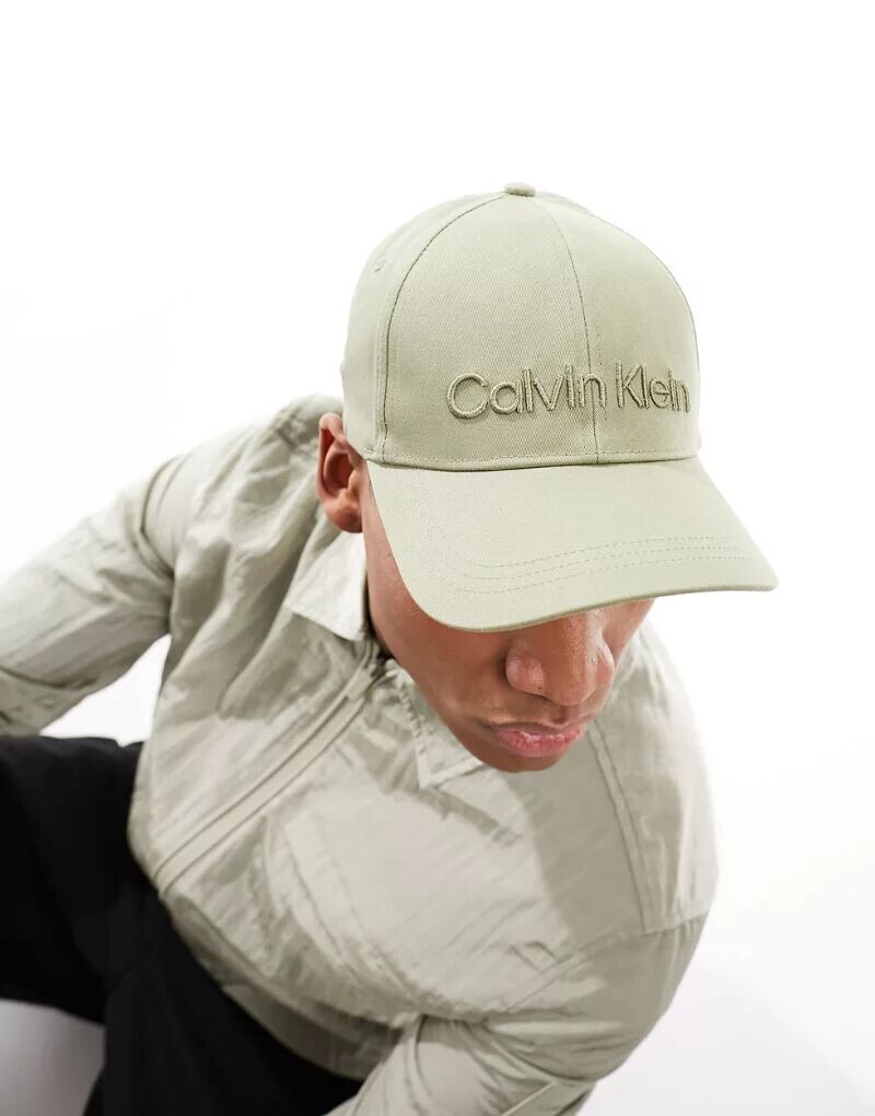 

Зеленая бейсболка с вышивкой Calvin Klein