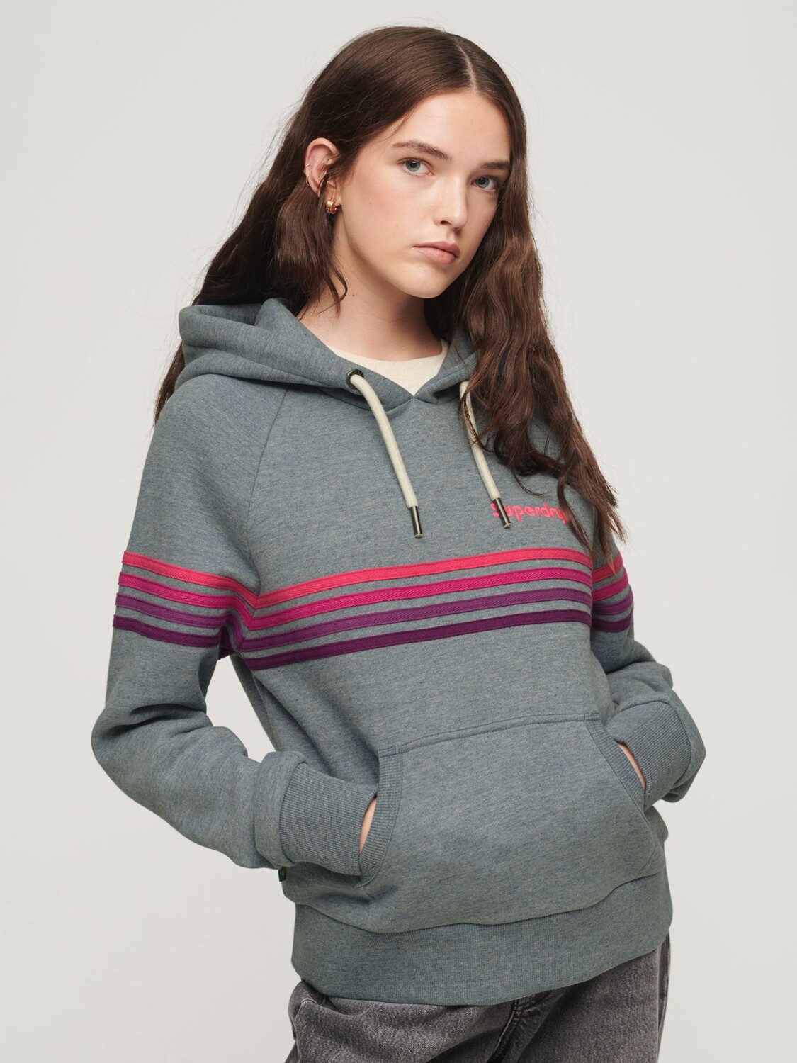 

Толстовка с логотипом в радужную полоску Superdry, стираный деним