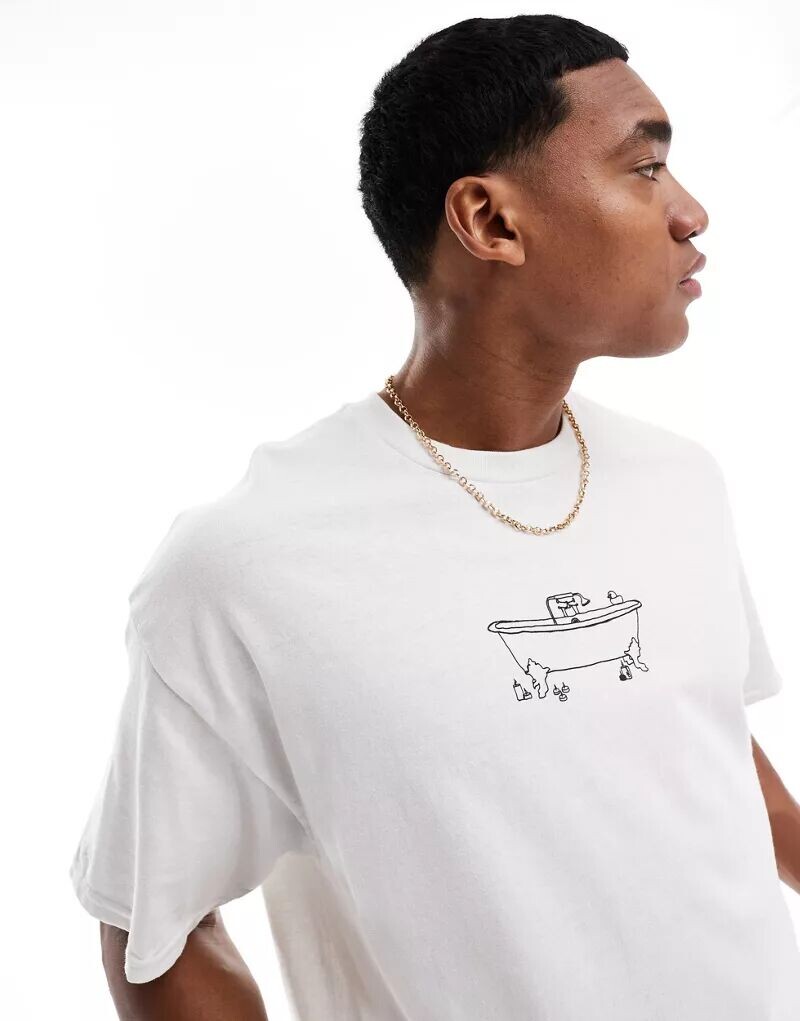 

Белая футболка оверсайз с принтом «ванна» на груди ASOS