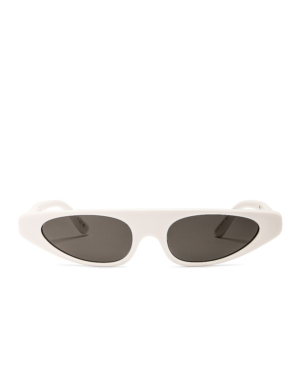 

Солнцезащитные очки Dolce & Gabbana Classic, белый
