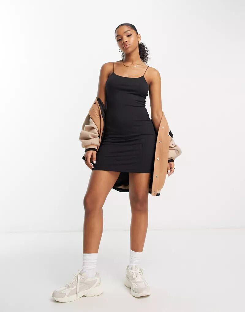 

Черное платье в рубчик на тонких бретелях Miss Selfridge