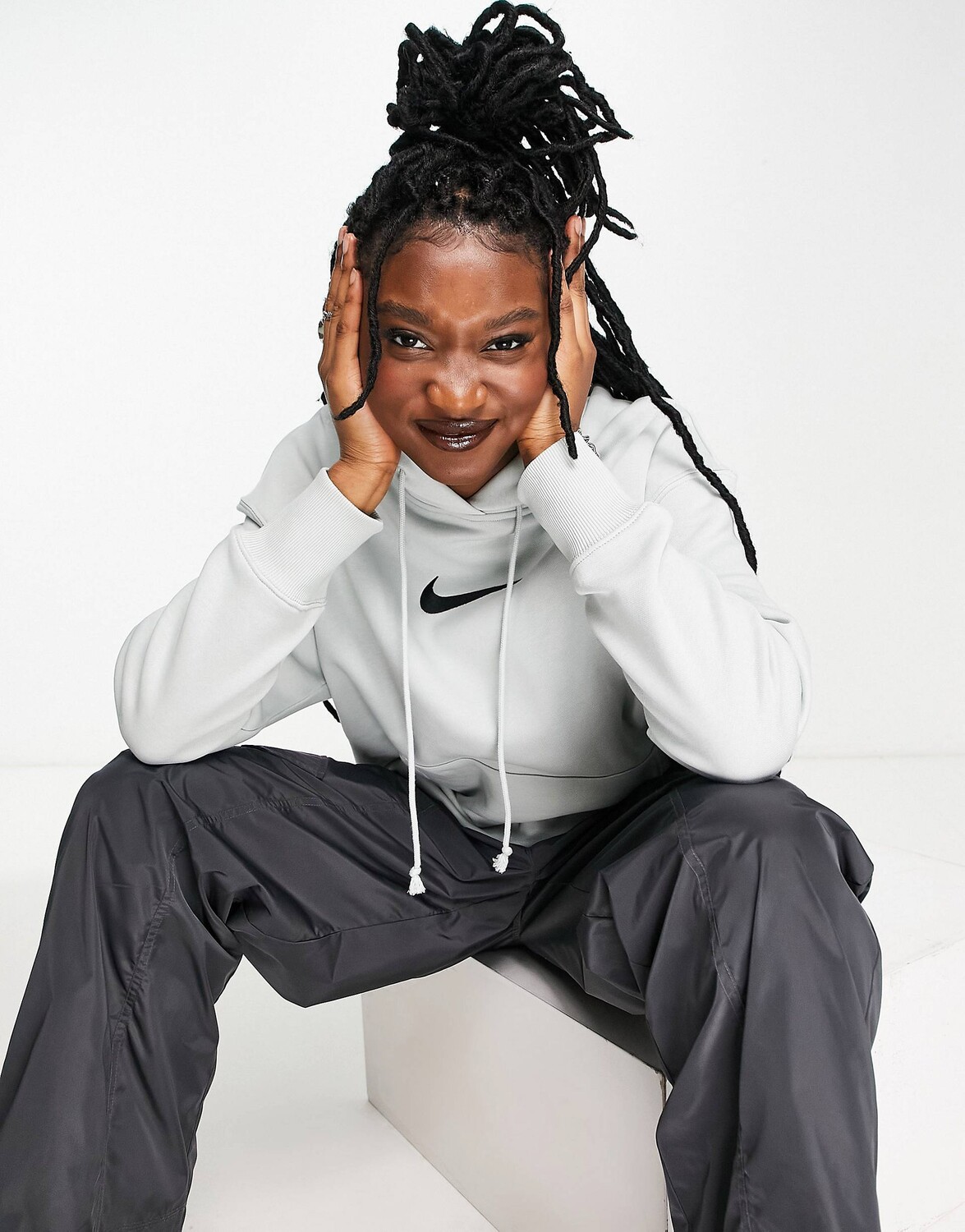 

Худи серебристого цвета Nike Midi Swoosh, Серый