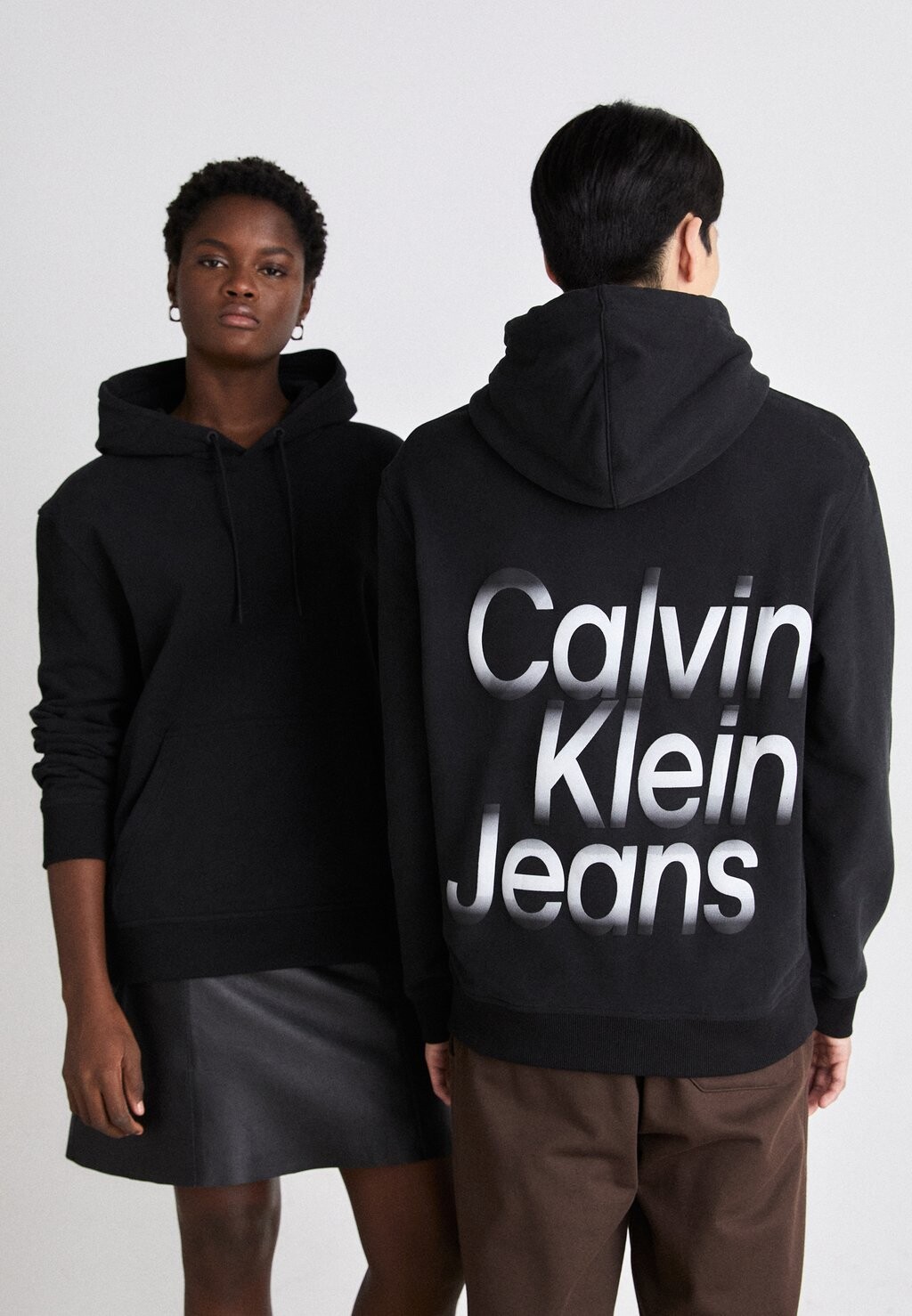 

Толстовка с капюшоном UNISEX Calvin Klein Jeans, черный