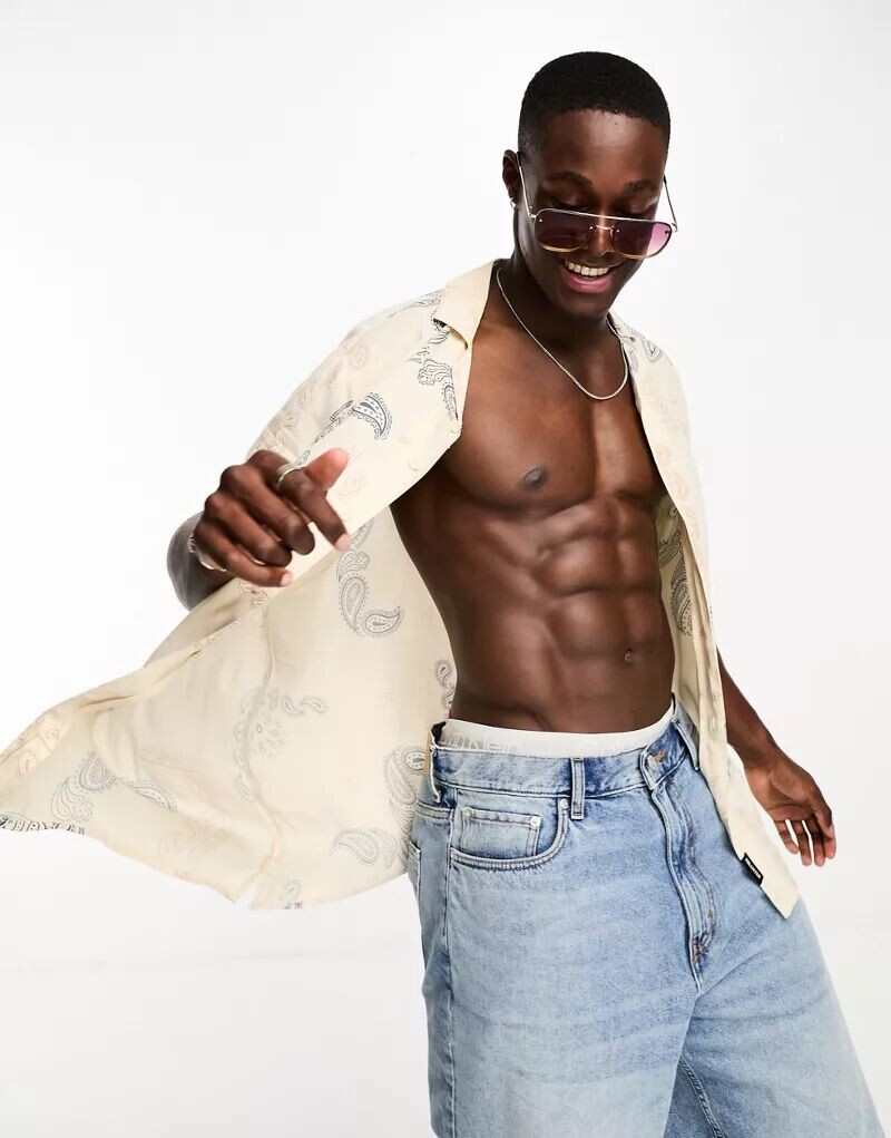 

Кремовая рубашка с короткими рукавами и воротником с лацканами Hollister