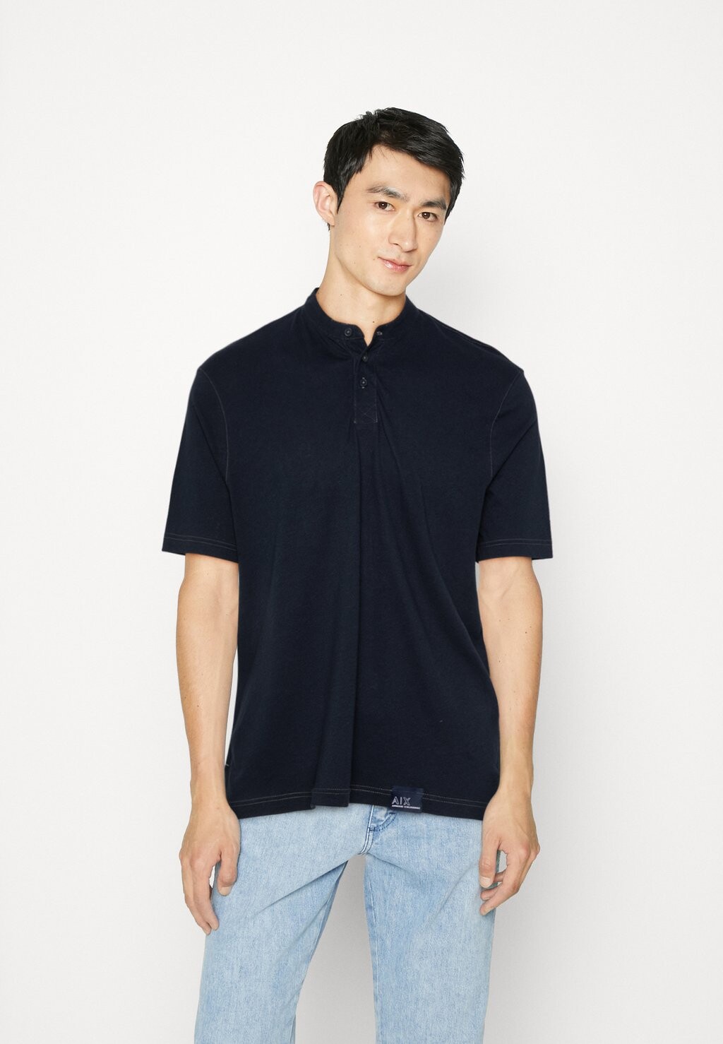 

Базовая футболка Armani Exchange, темно-синий
