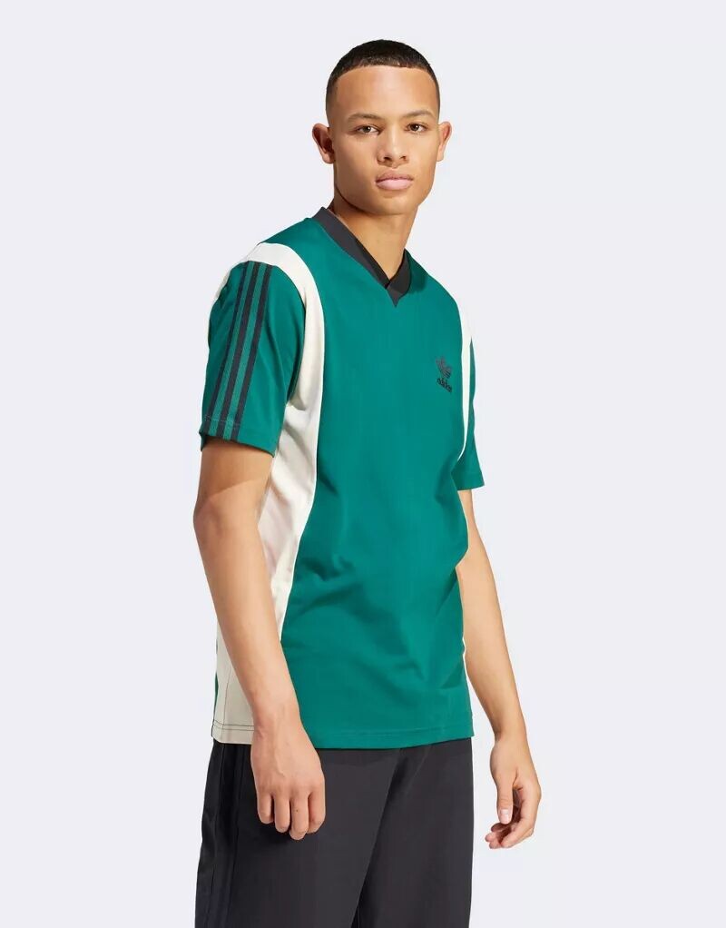 

Зеленая футболка в стиле ретро со вставками adidas adidas Originals