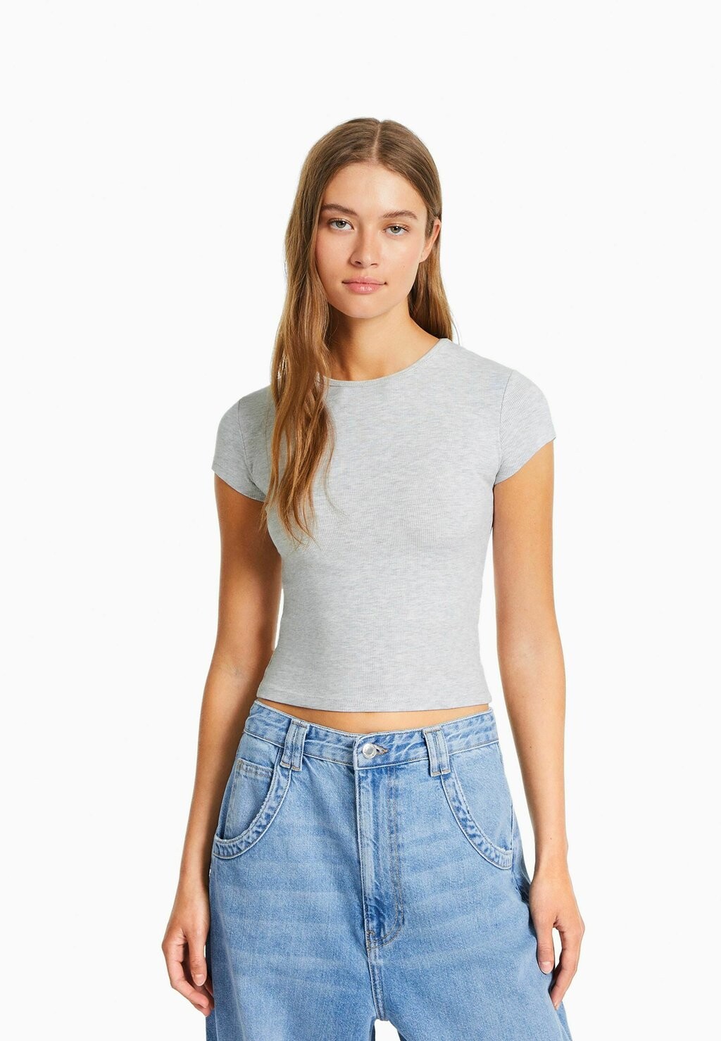 

Базовая футболка Bershka