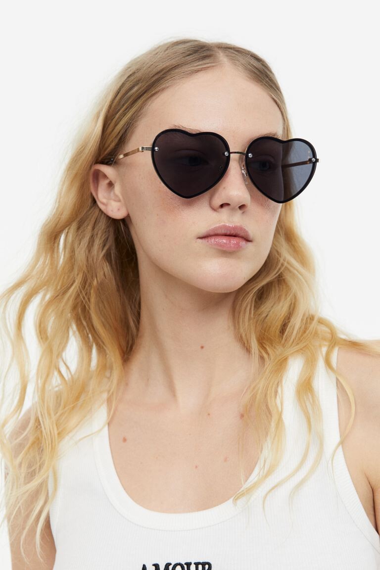 

Солнцезащитные очки в форме сердца H&M