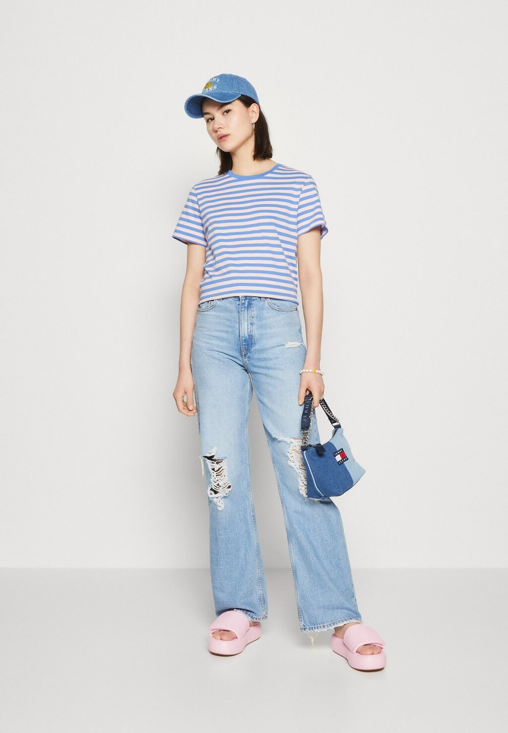 

Футболка с принтом Monki, зеленый/белый