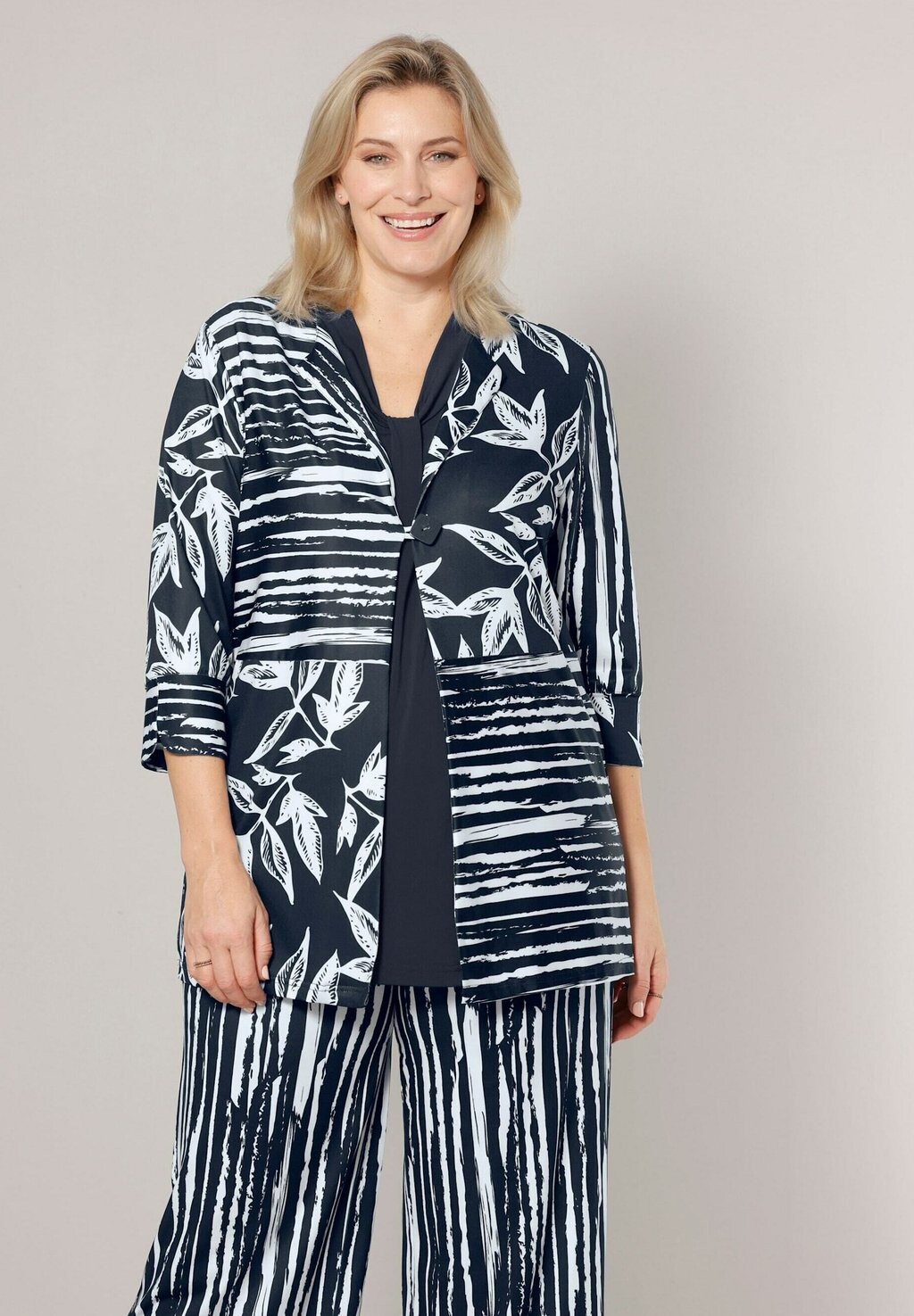 

Короткое пальто M. Collection