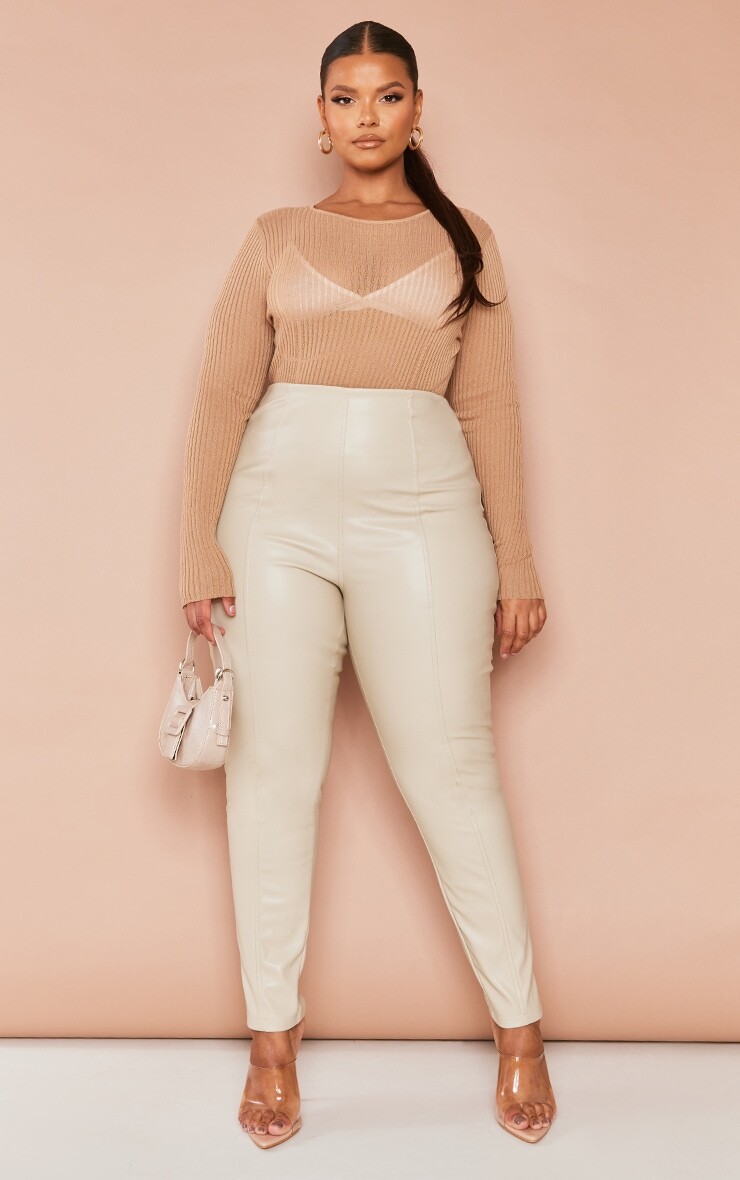 

PrettyLittleThing Эластичные леггинсы из искусственной кожи Plus Stone