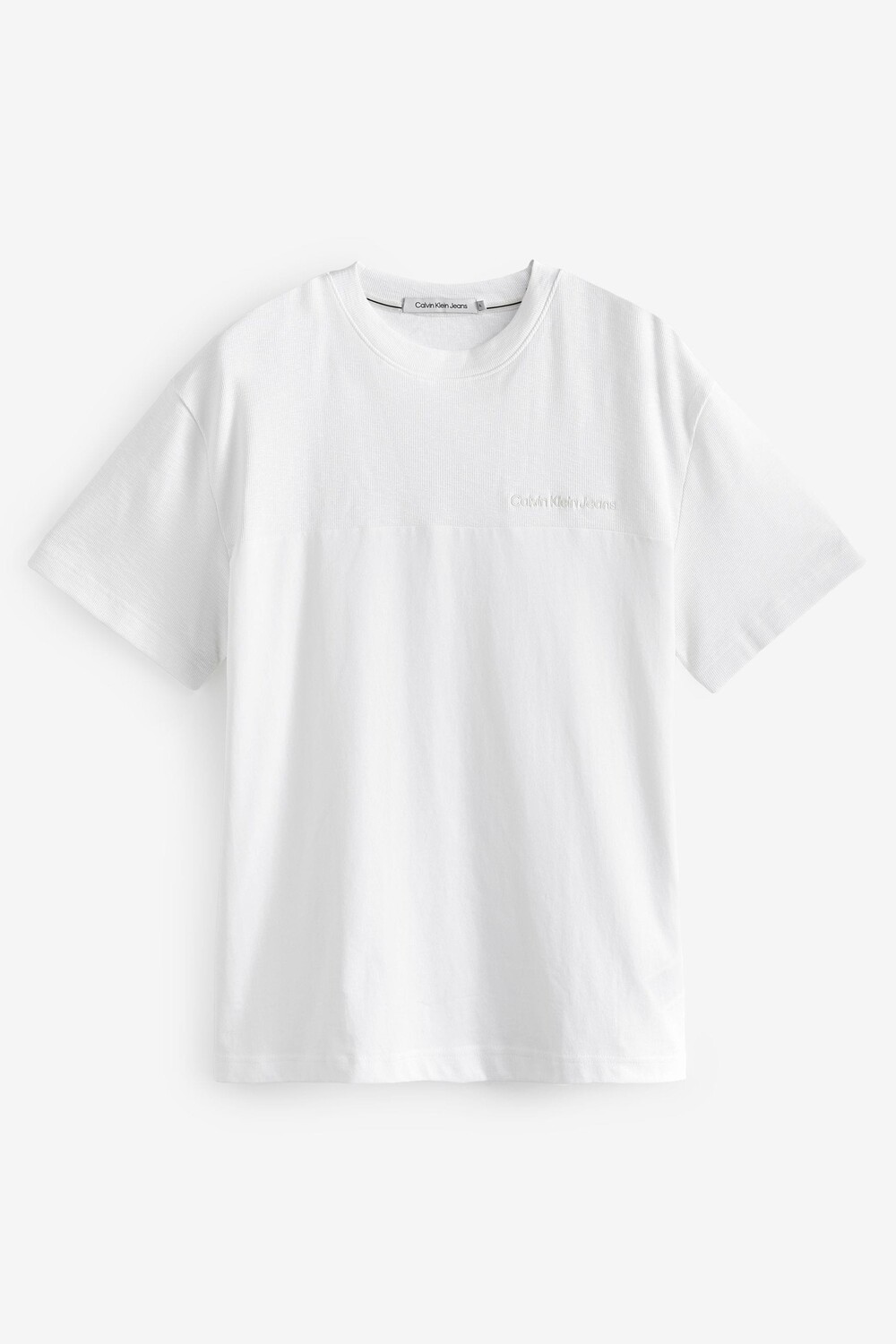 

Вырезать и сшить футболку с логотипом Calvin Klein, белый