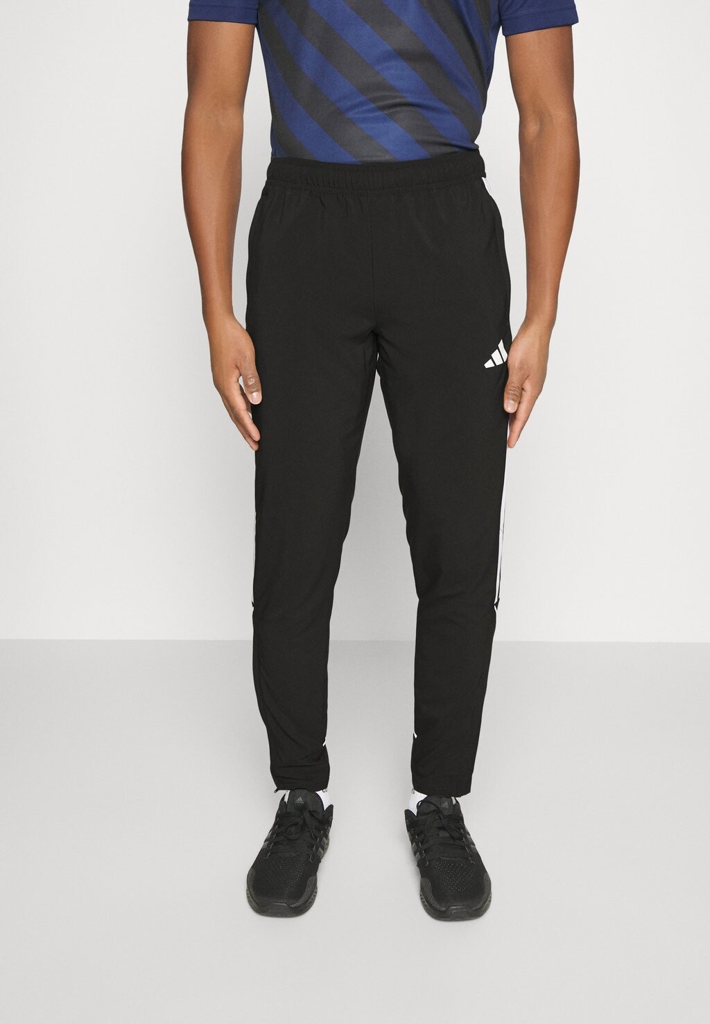 

Спортивные брюки Adidas